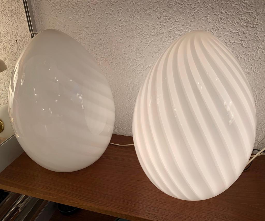 One large Murano glass egg lamps.
By Arte Vetri Murano
Italy, circa 1970
Perfect condition.
Measures: H 50 x D 34 cm.
