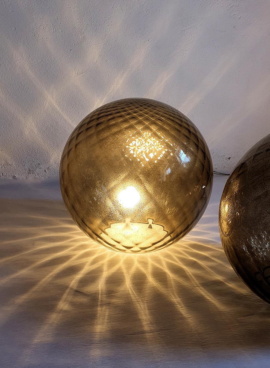 Pair of large beige/taupe with gold flakes, Murano glass ball shaped table lamps, or floor lamps, Mid-Century Modern.
Attributed to AV Mazzega, Italy, 1970s.
The glass globes have a diamond pattern, creating a beautiful shadow around when lit.
1