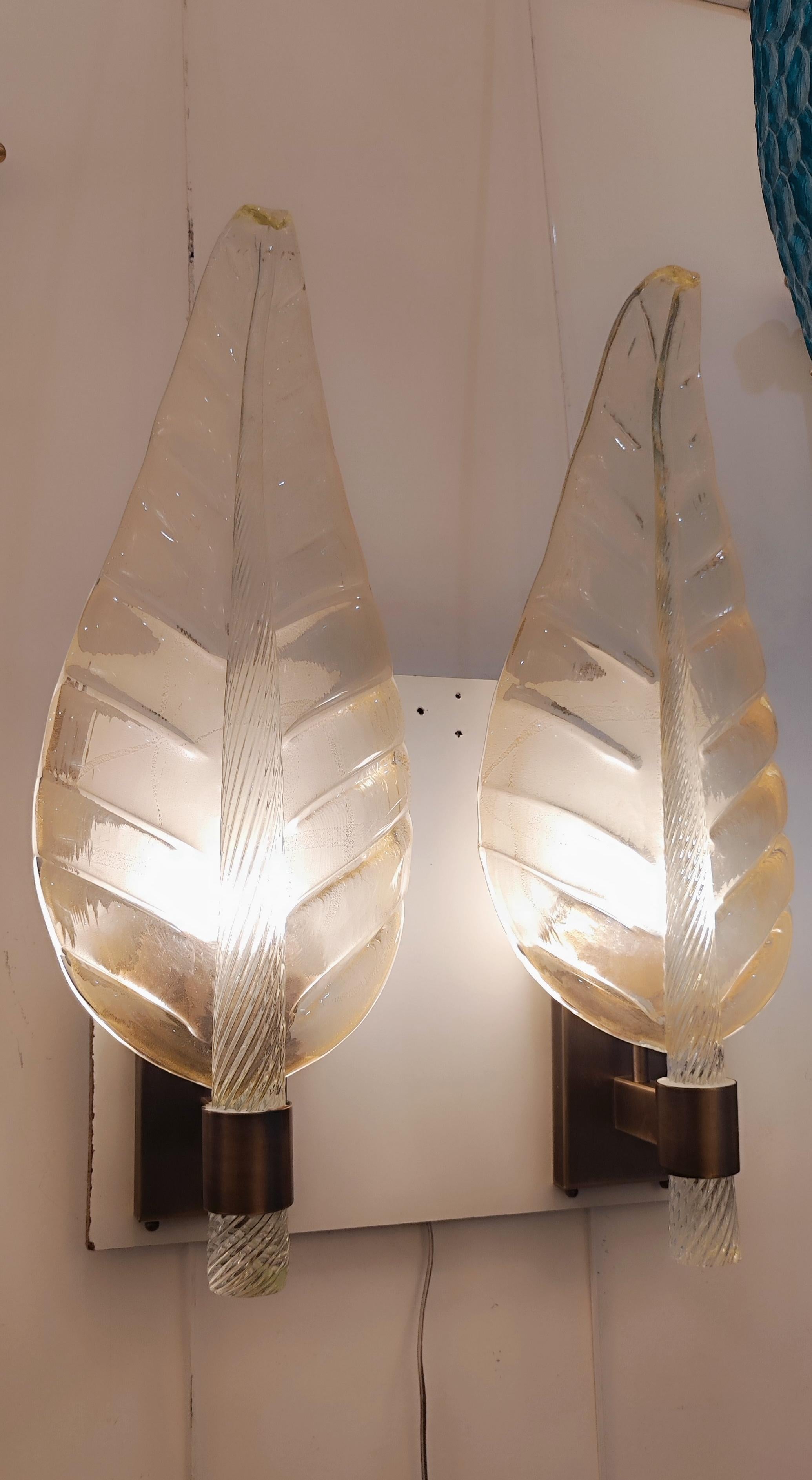 Pair of large Murano glass sconces, with inclusion of gold glitter, in the style of Barovier.
One bulb E27 , wired for Europe or USA ( compatible E26 Us standard)