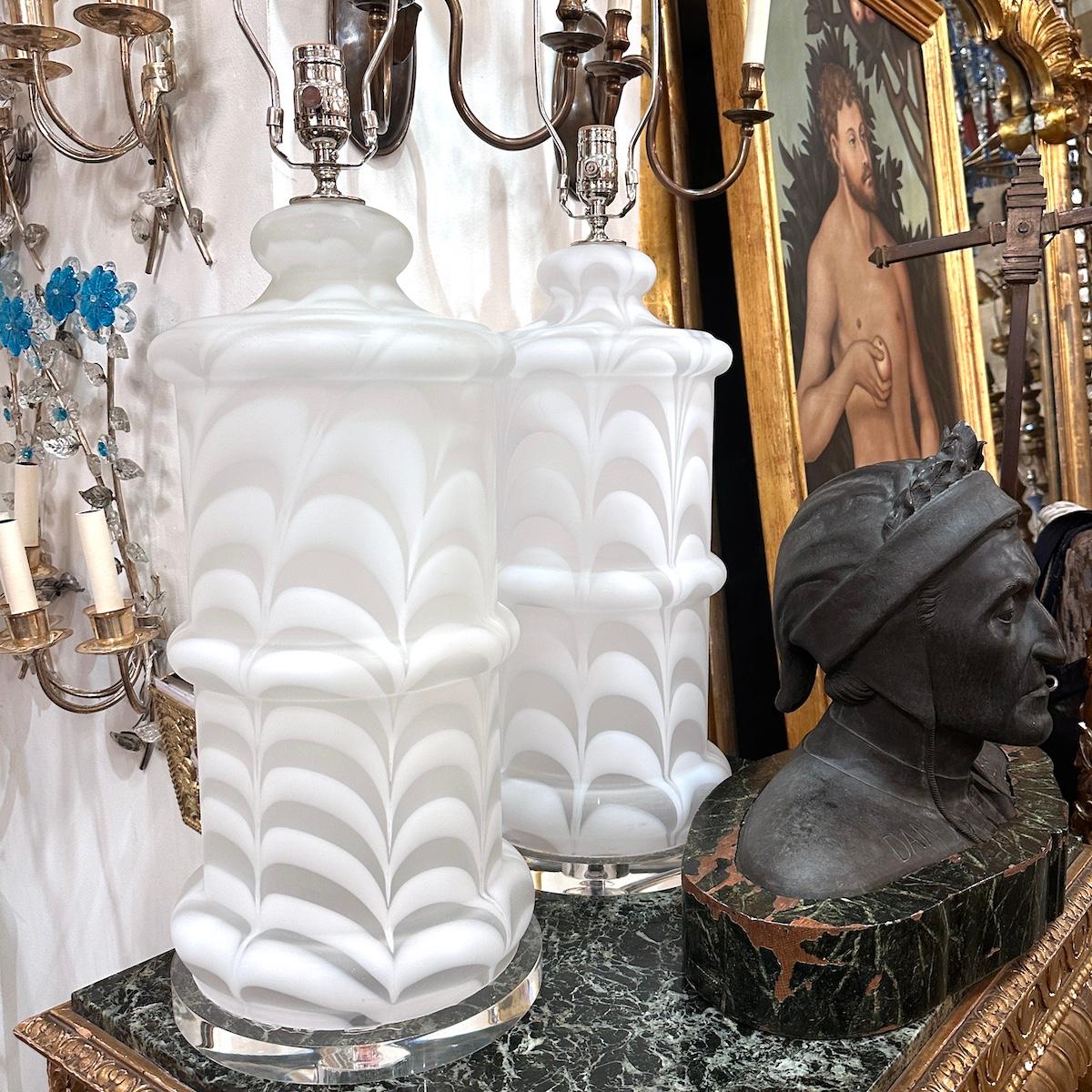 Italiano Coppia di grandi lampade di Murano in vendita