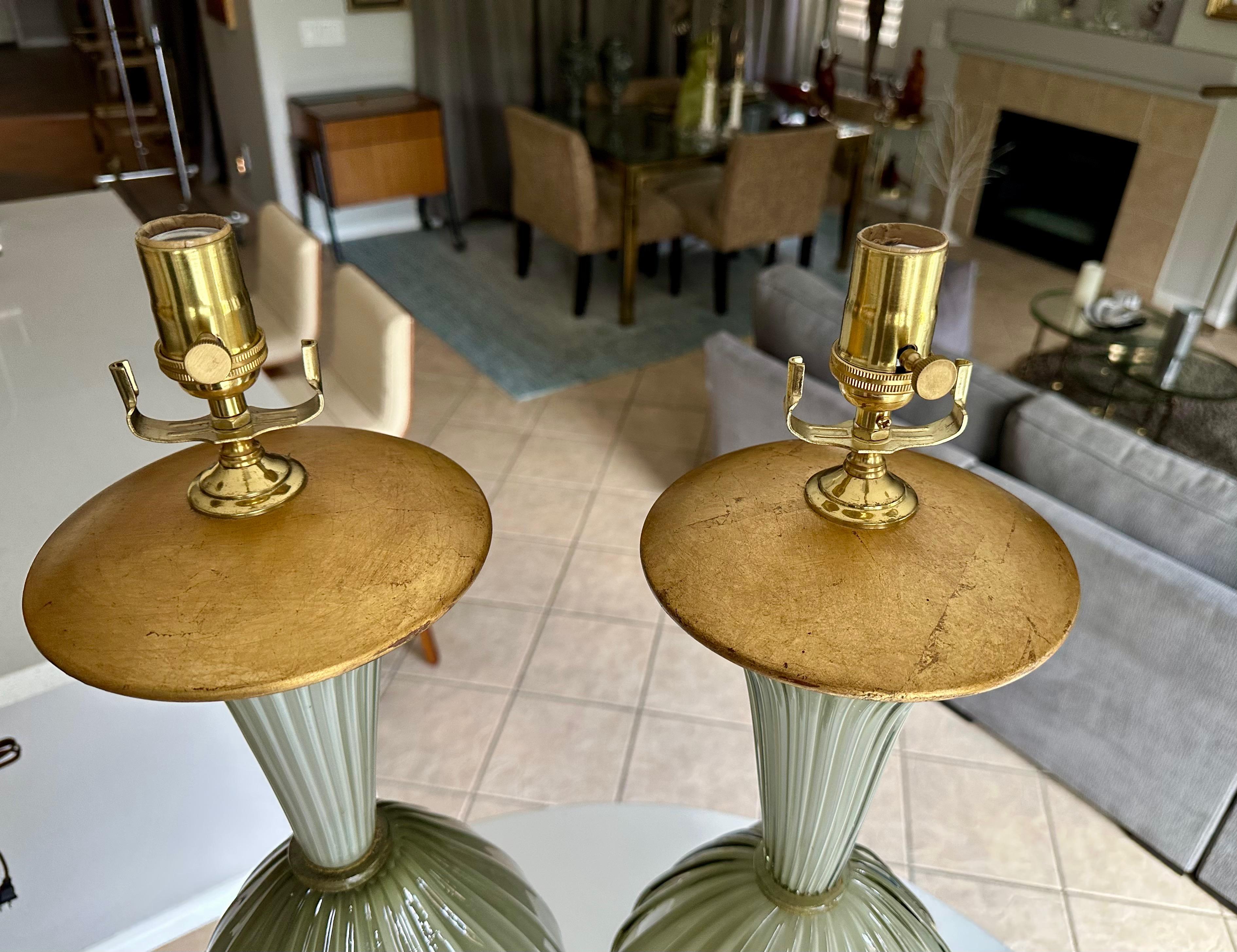 Paire de grandes lampes de table en verre ciselé gris olive de Murano en vente 6