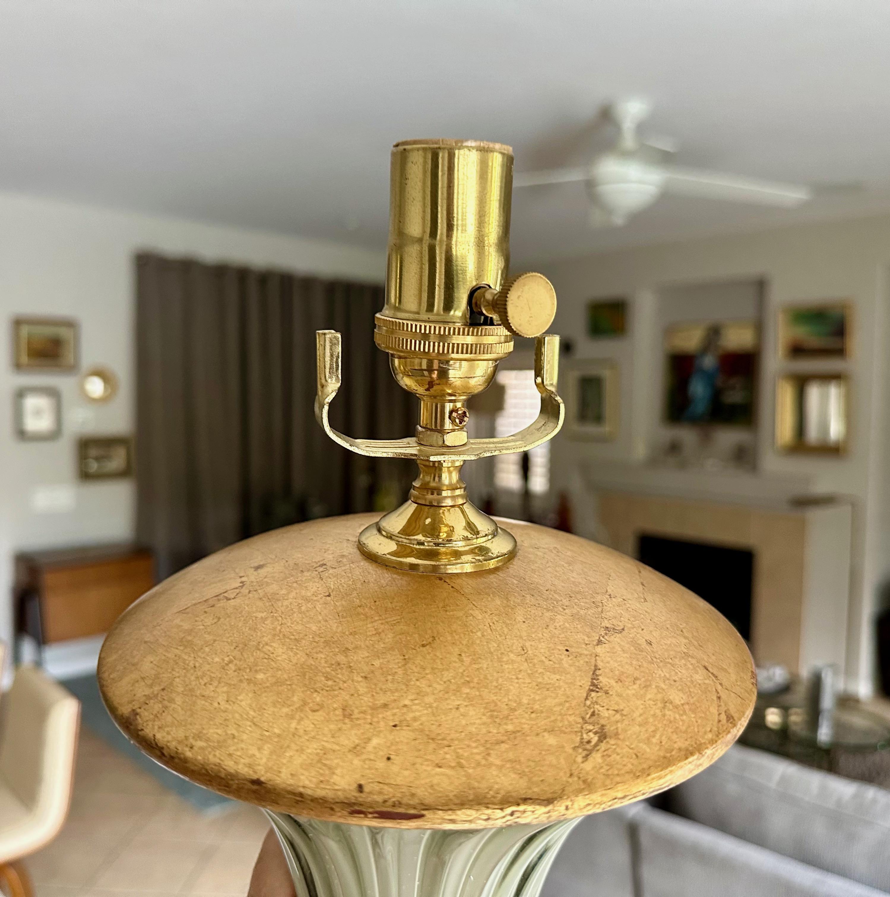 Paire de grandes lampes de table en verre ciselé gris olive de Murano en vente 7