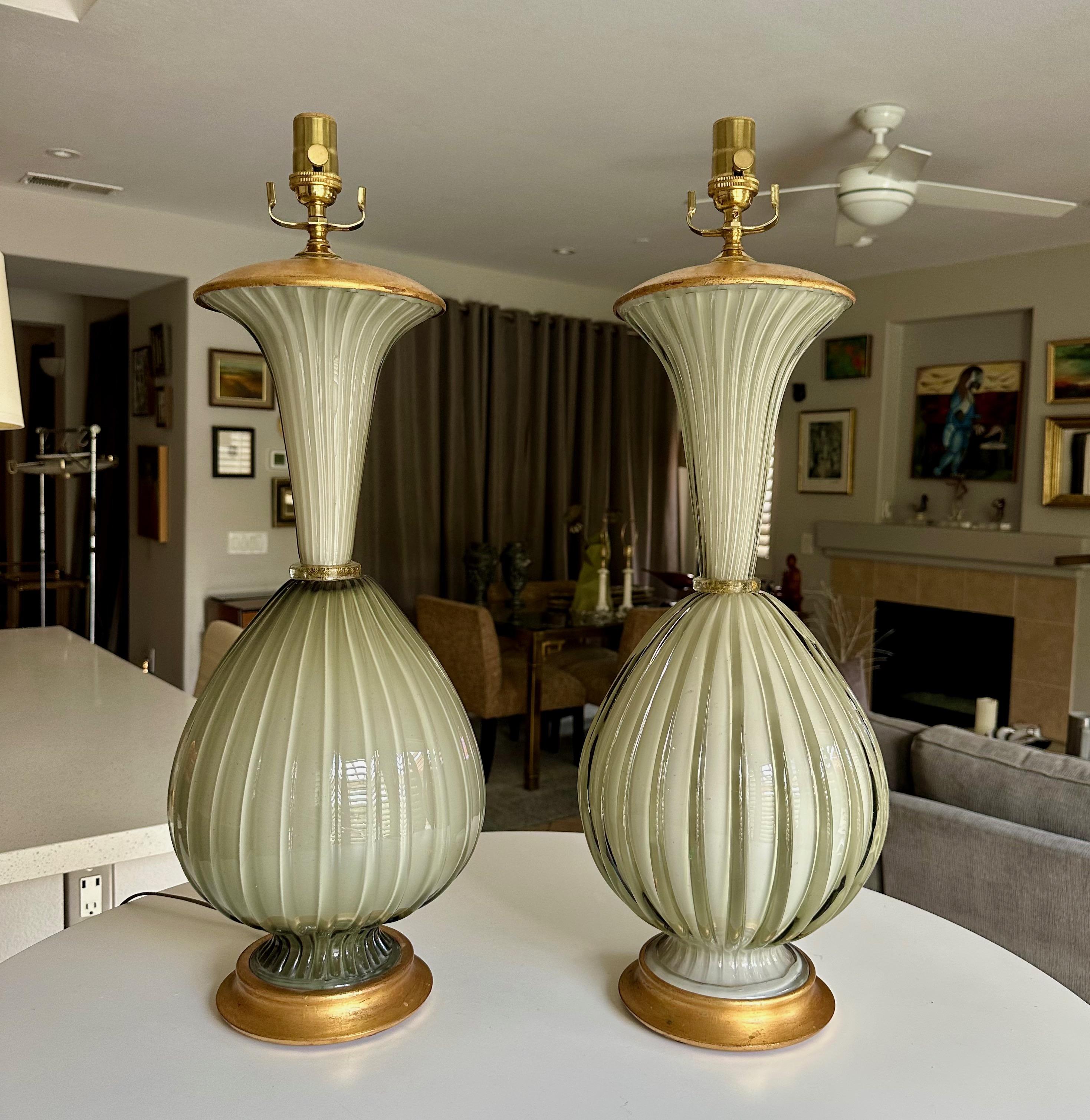 Paire de grandes lampes de table en verre ciselé gris olive de Murano en vente 13
