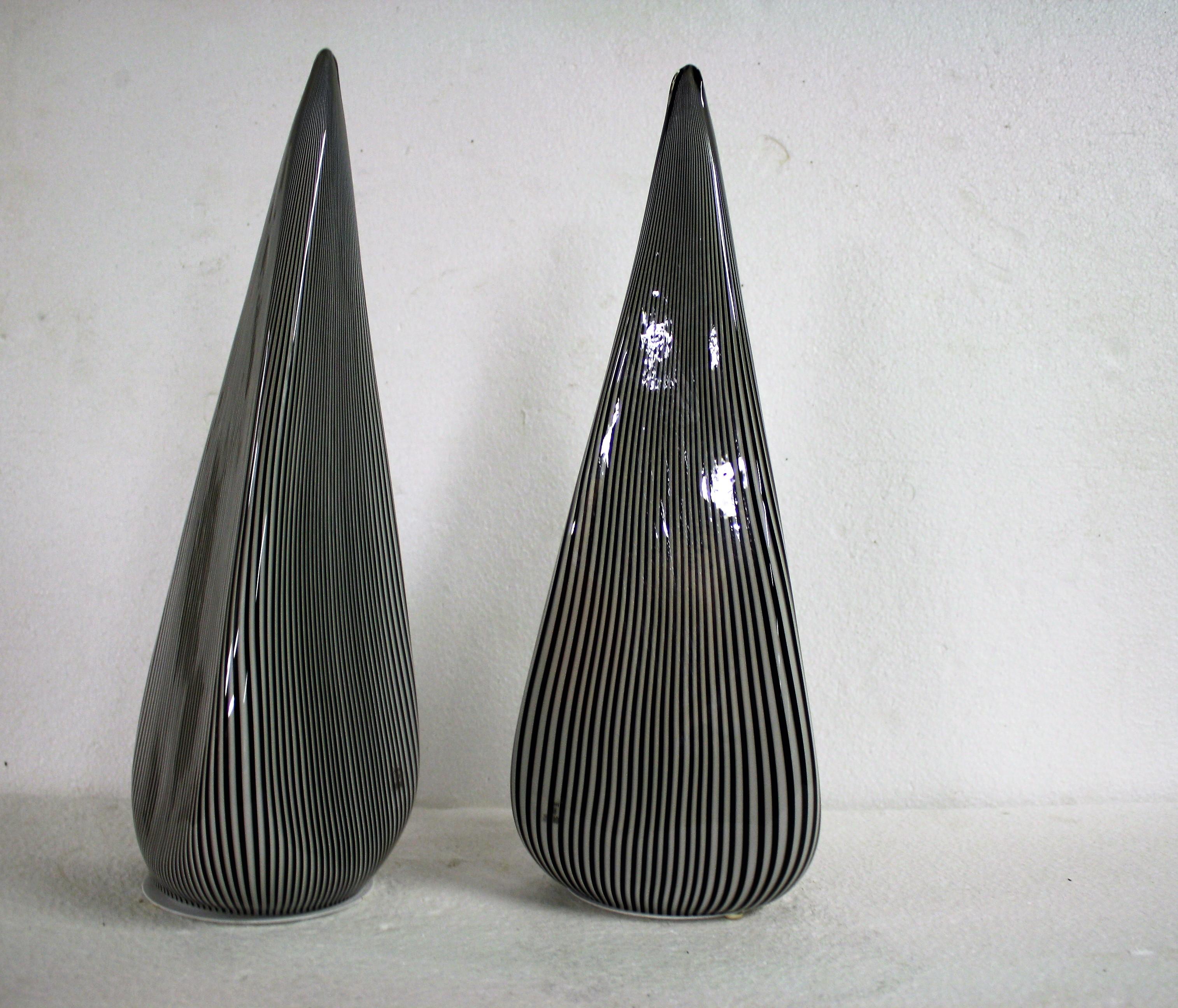 Pair of rare pyramid shaped Murano glass lamps manufactured by Vetri.

The lamps have a zebra like pattern which would work well in many interiors.

Both lamps are labelled.

Good condition, no scratches or chips.

Italy, 1970s.

Tested
