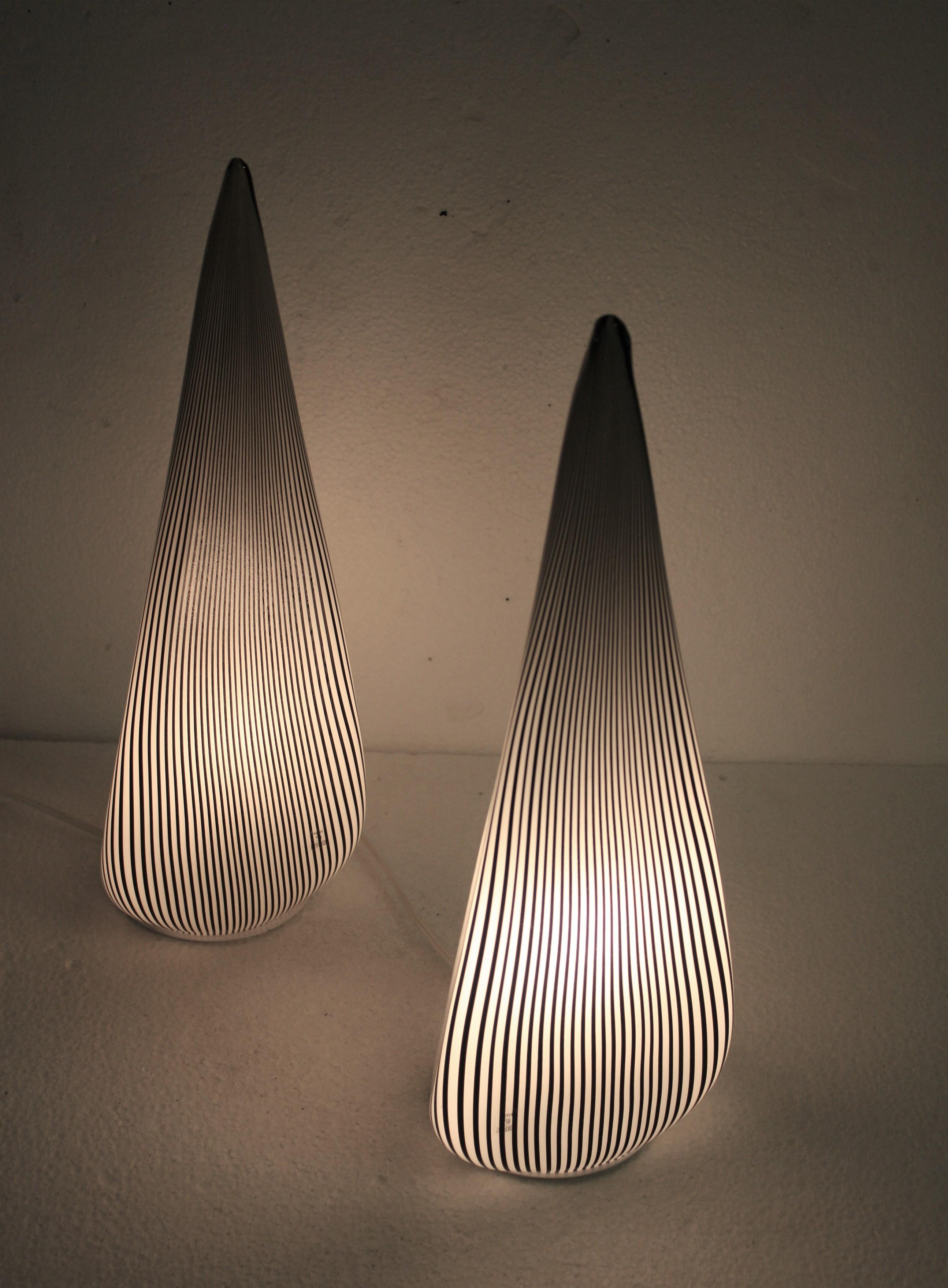 Pair of Large Murano Pyramid Lamps by Vetri, 1970s In Excellent Condition In HEVERLEE, BE