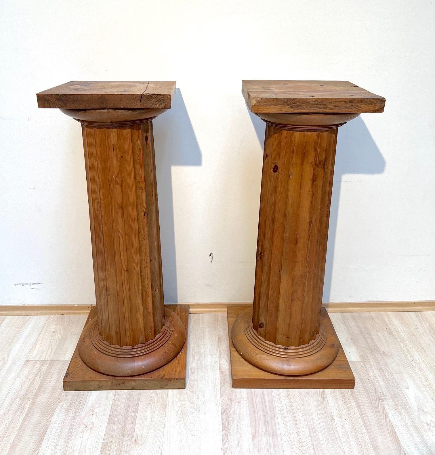 Neoclassical Revival Pair of large Neoclassical Columns, Pine Wood, France circa 1910 For Sale
