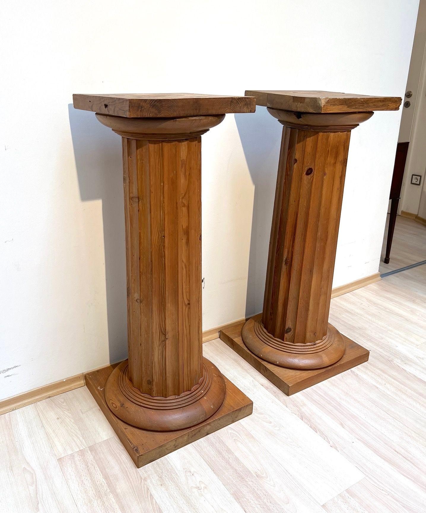 Carved Pair of large Neoclassical Columns, Pine Wood, France circa 1910 For Sale
