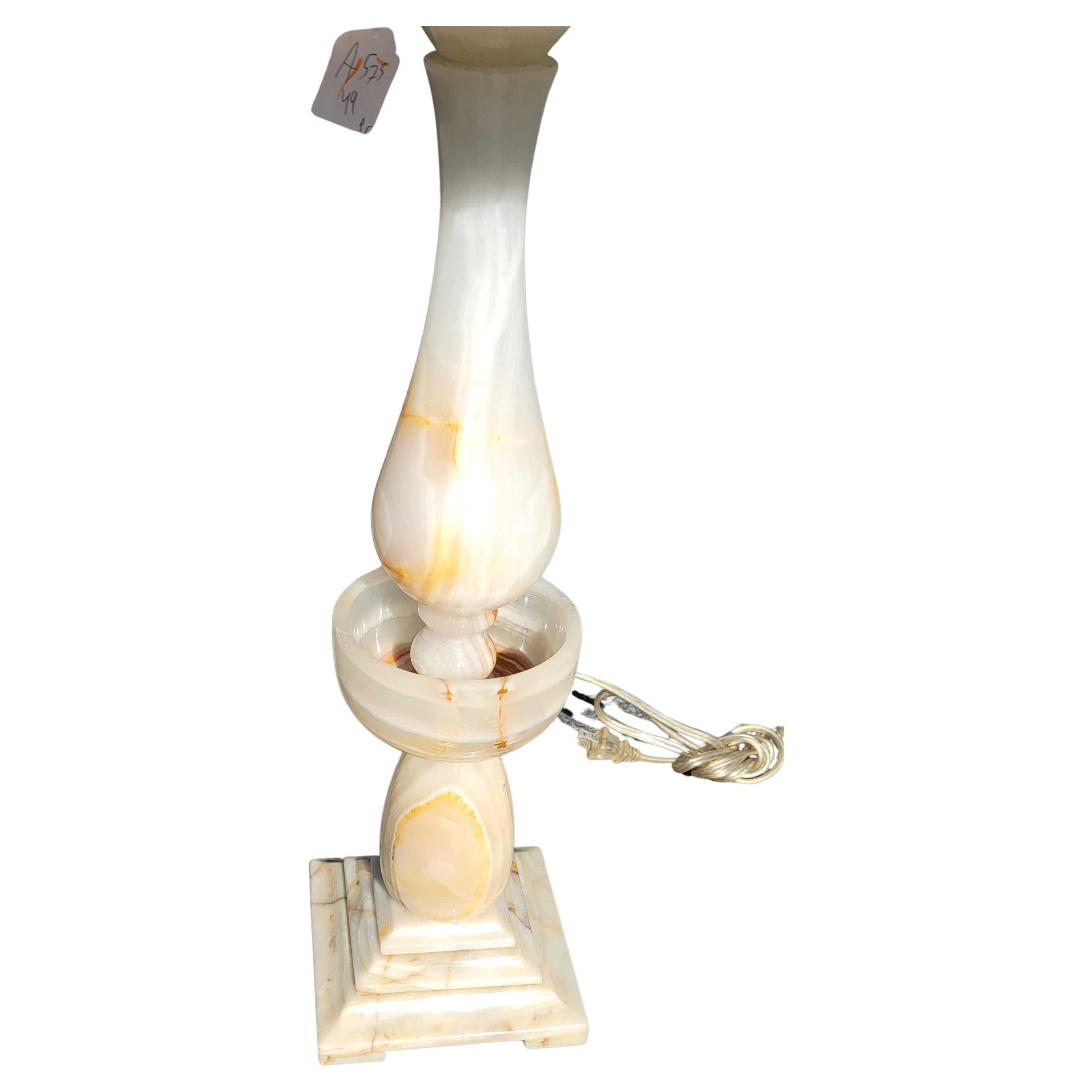 Néoclassique Paire de grands plateaux en onyx de style noclassique  Lampes de bureau en vente