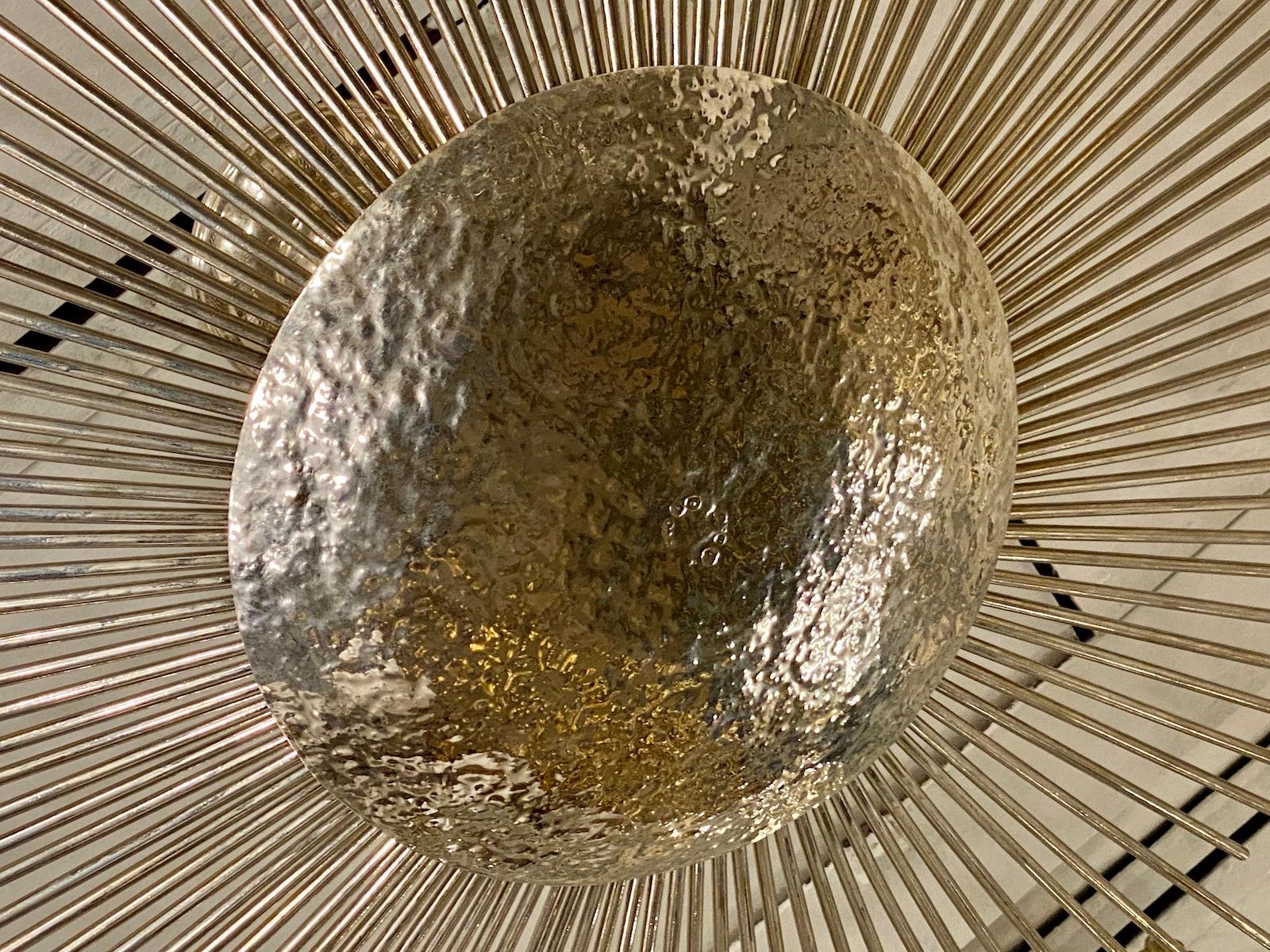 Coppia di grandi apparecchi sunburst placcati in nichel in vendita 7