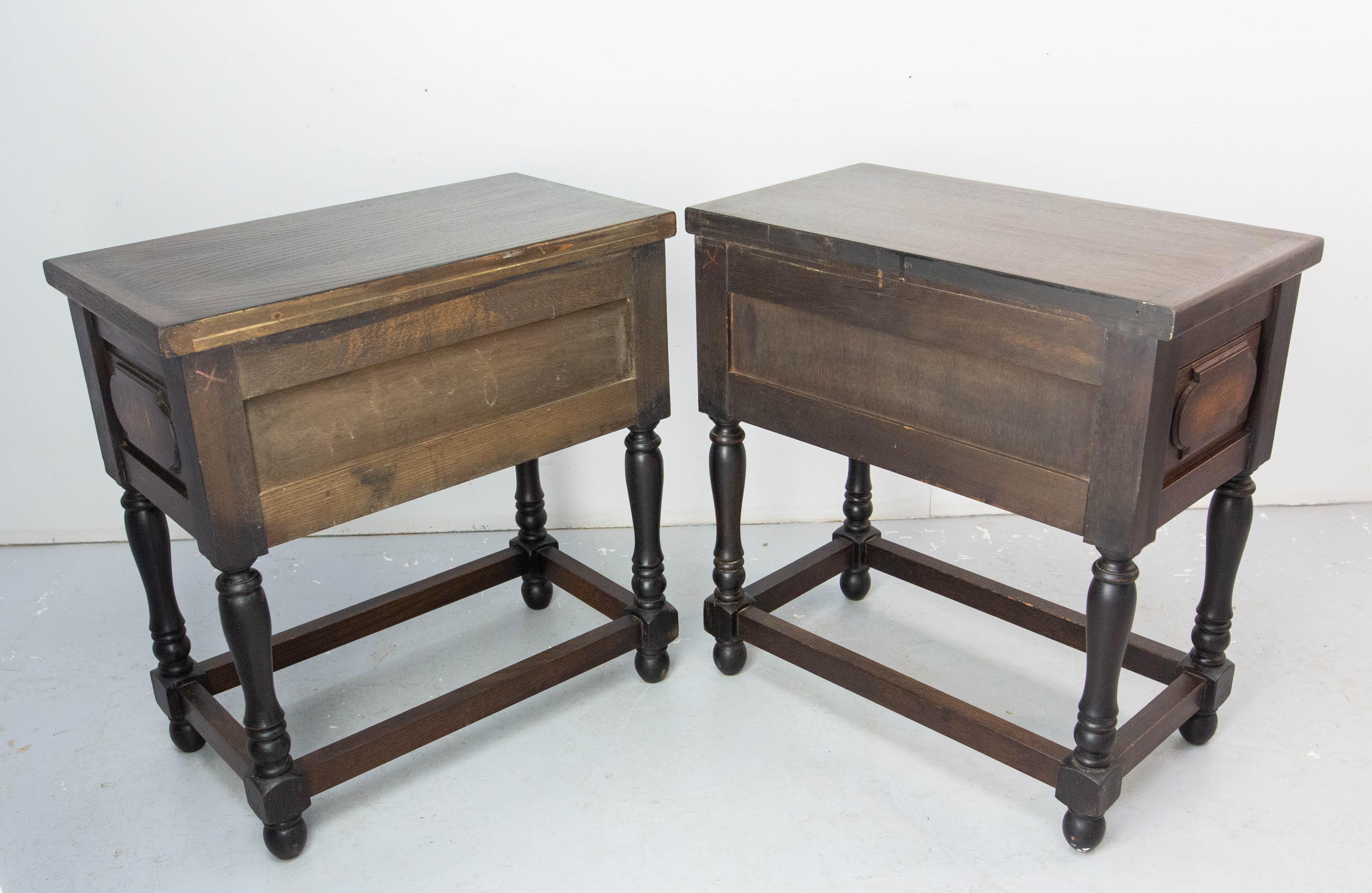 Fer forgé Paire de grandes tables de nuit Tables de chevet Châtaignier Style espagnol c. 1970 en vente