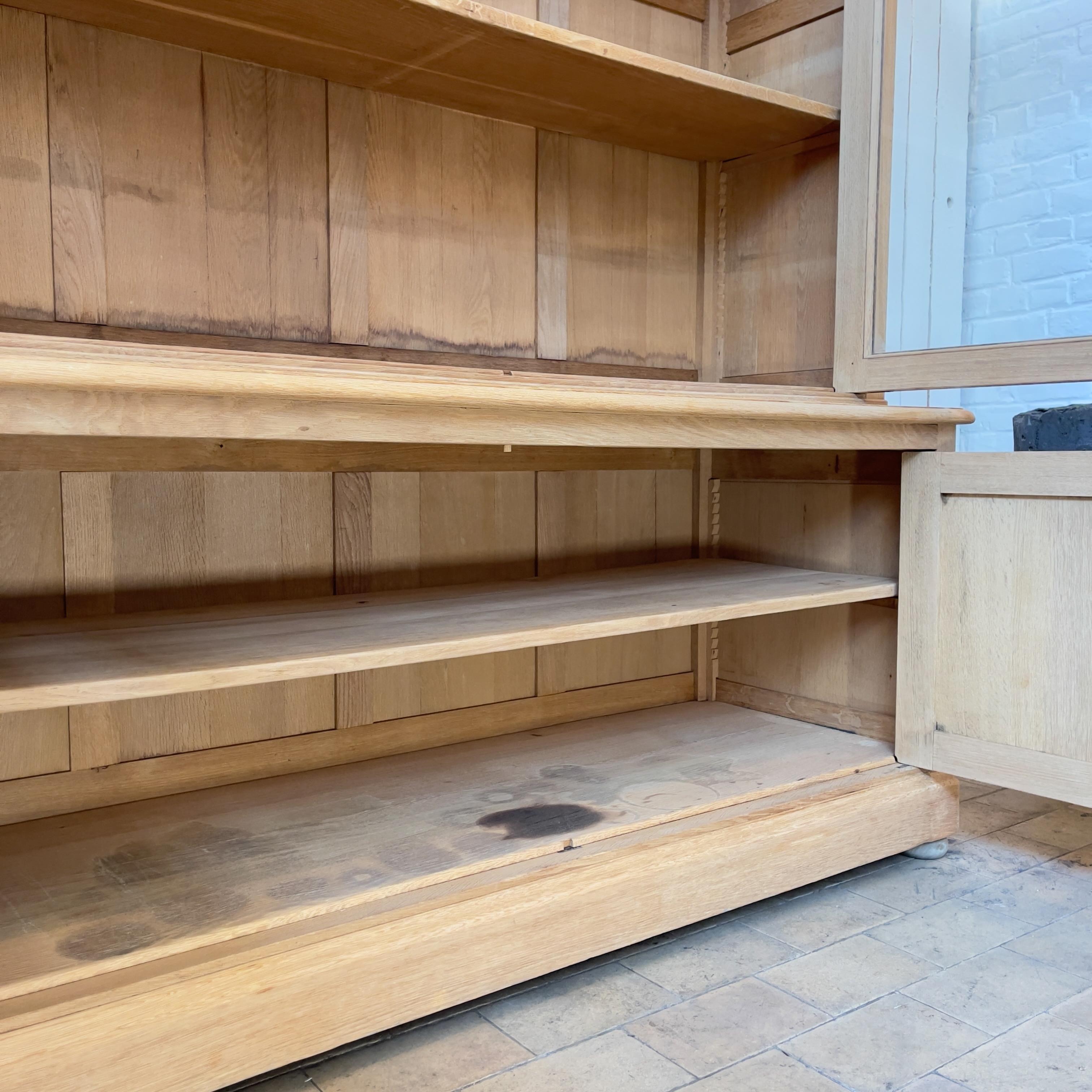 Pair of Large Oak Bookcases Early 20th Century In Good Condition For Sale In TOURCOING, FR