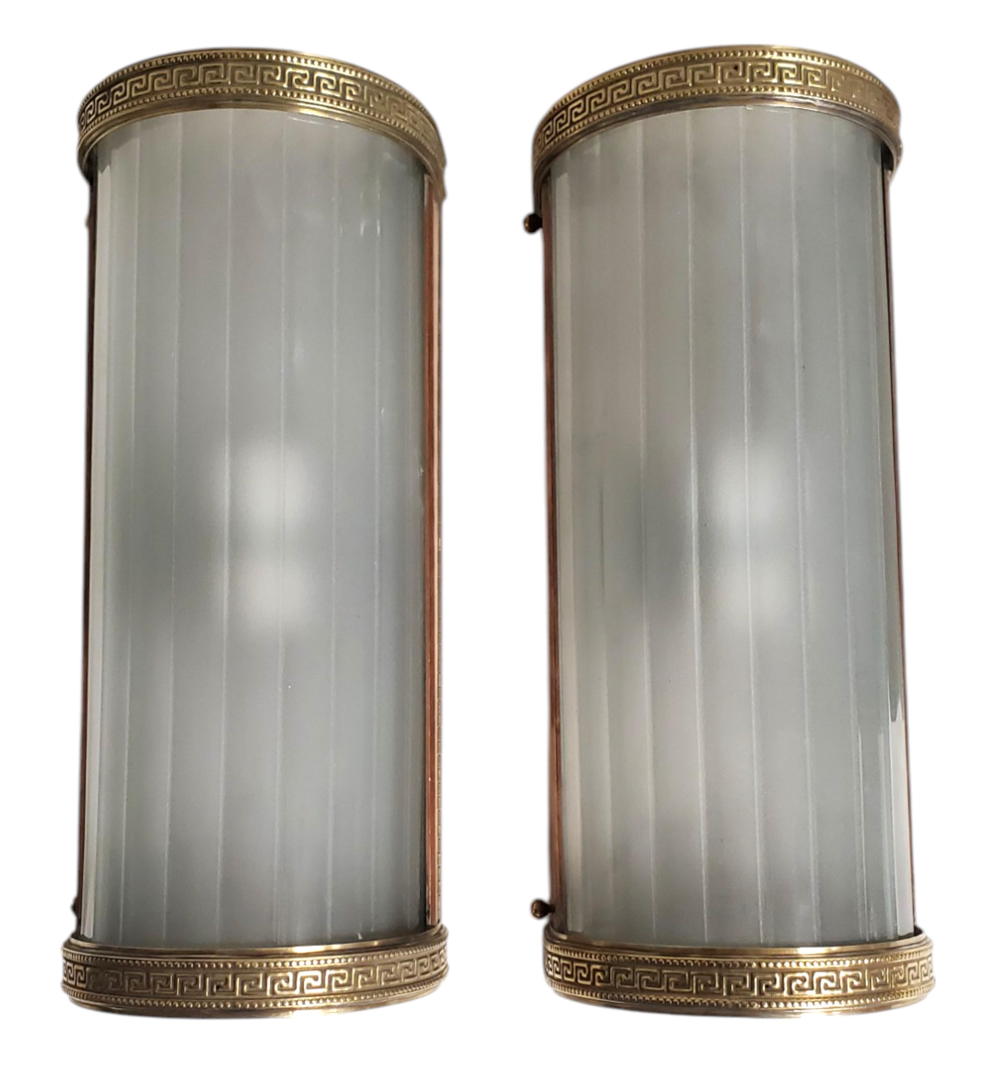 Coppia di grandi applique tubolari originali in vetro con cornici in ottone e rame in vendita 10