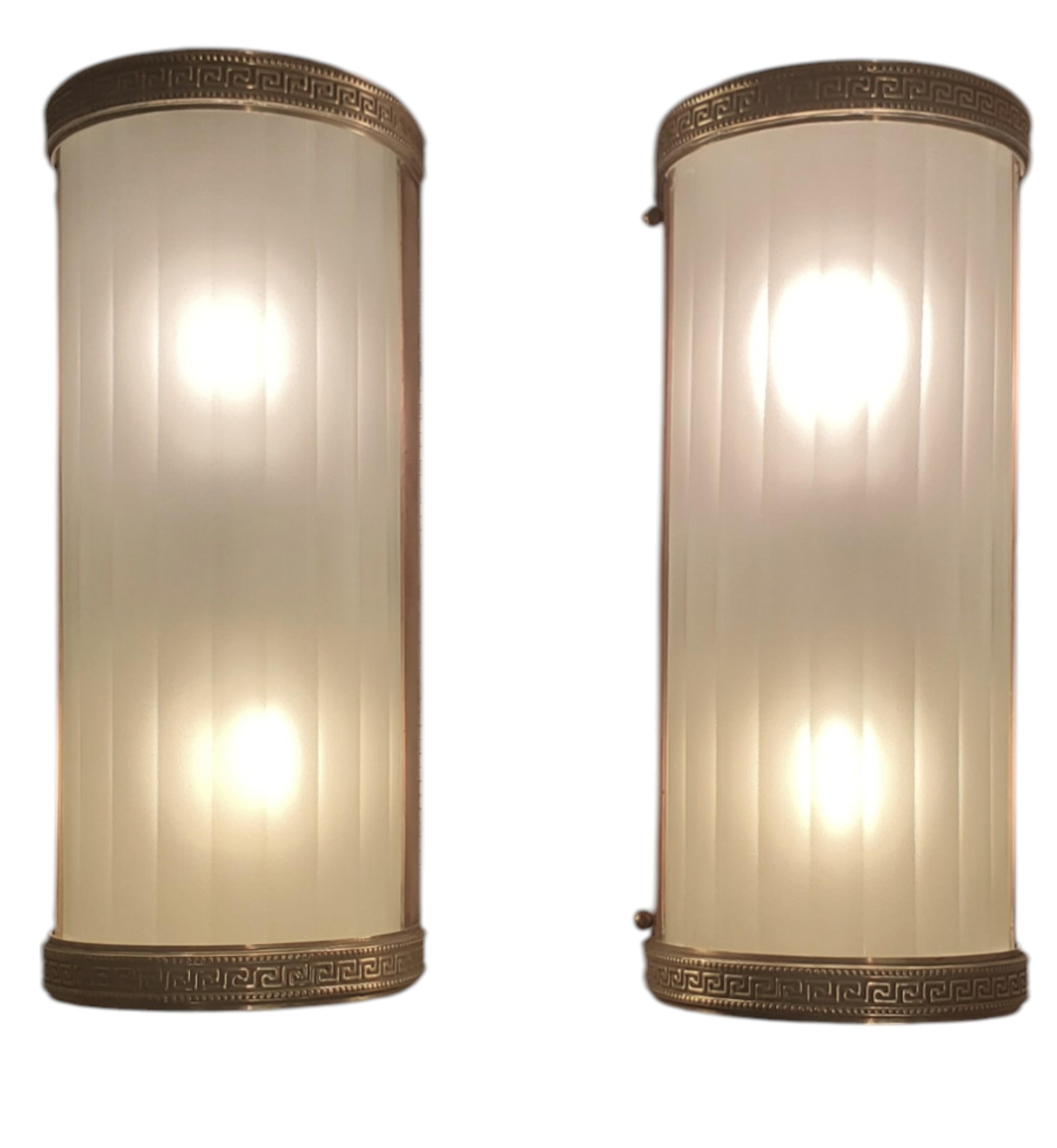 Ottone Coppia di grandi applique tubolari originali in vetro con cornici in ottone e rame in vendita