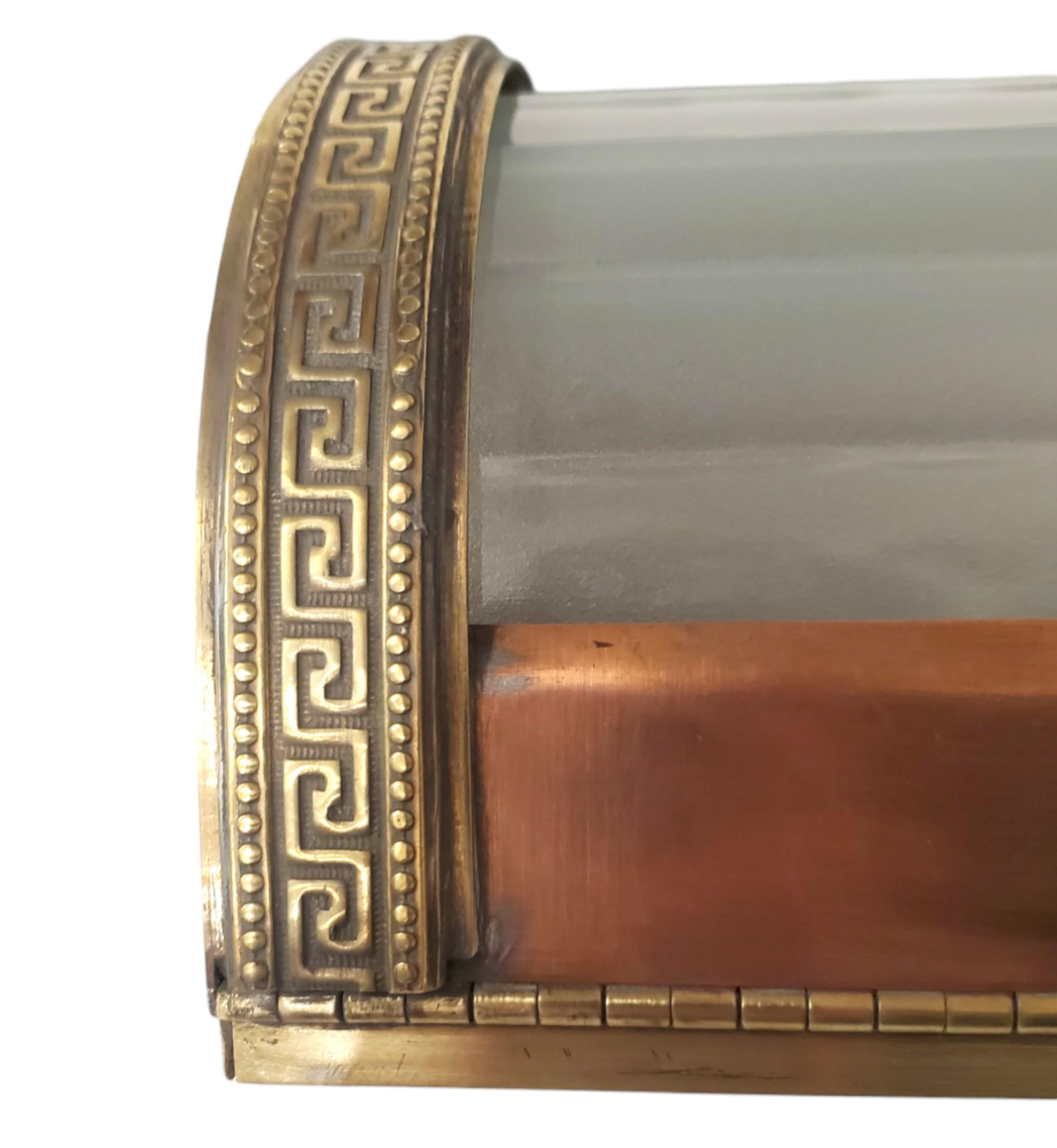 Coppia di grandi applique tubolari originali in vetro con cornici in ottone e rame in vendita 2