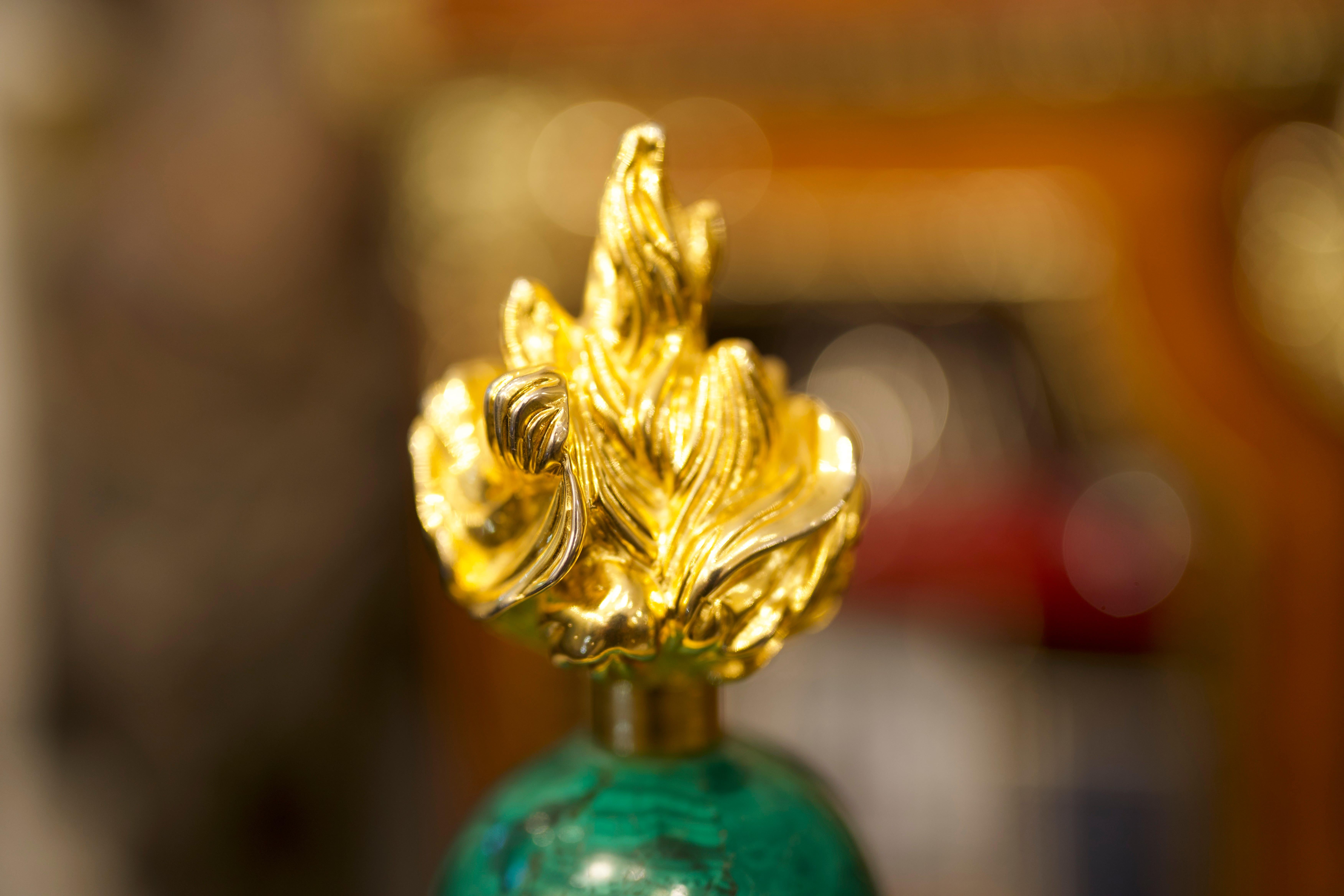 Paire de grands vases de style Empire en malachite montés en bronze doré en vente 3