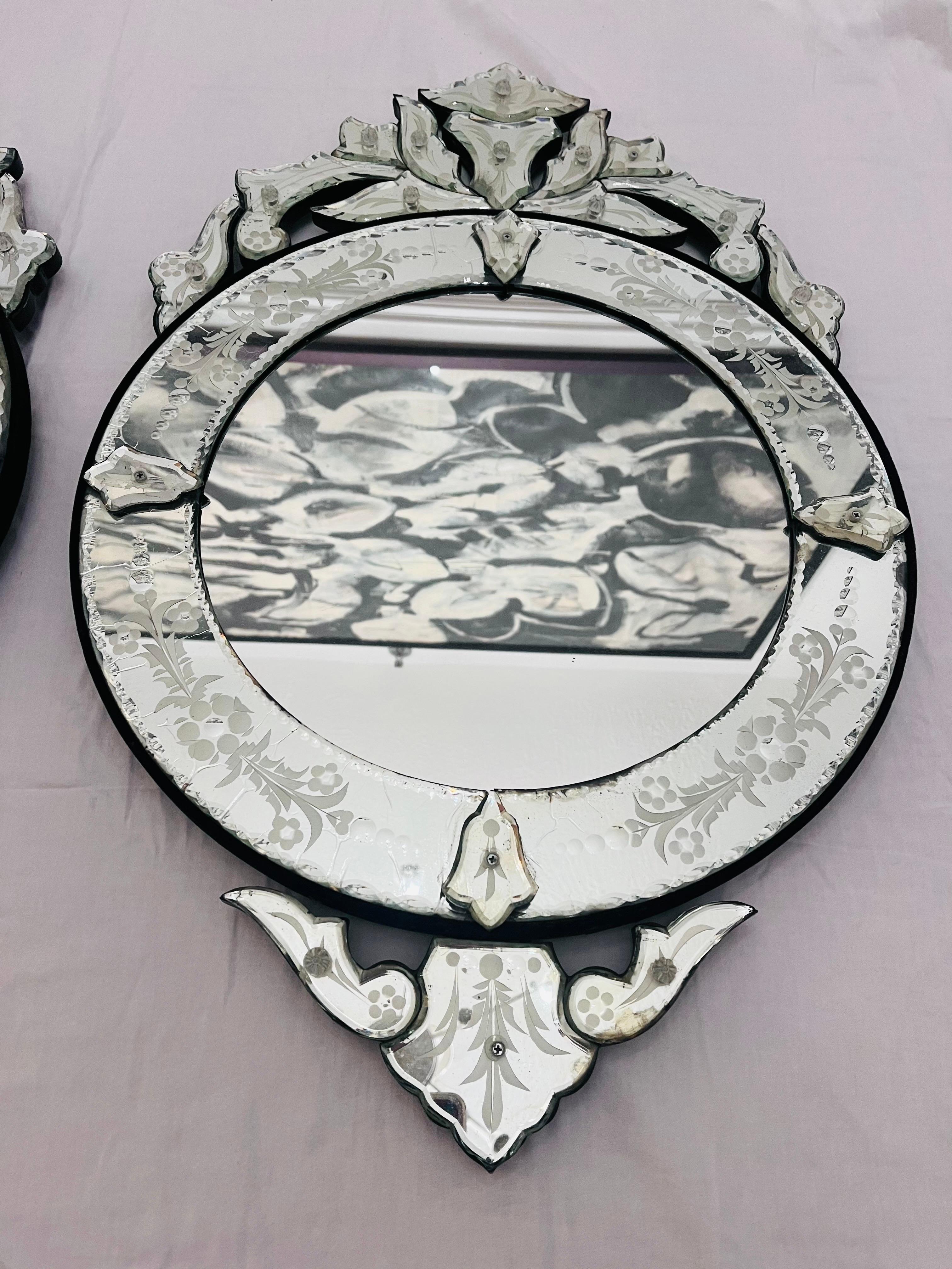 Pair of Large Ornate Venetian Mirrors of Round Tondo Form with Foliate Designs In Good Condition For Sale In Atlanta, GA
