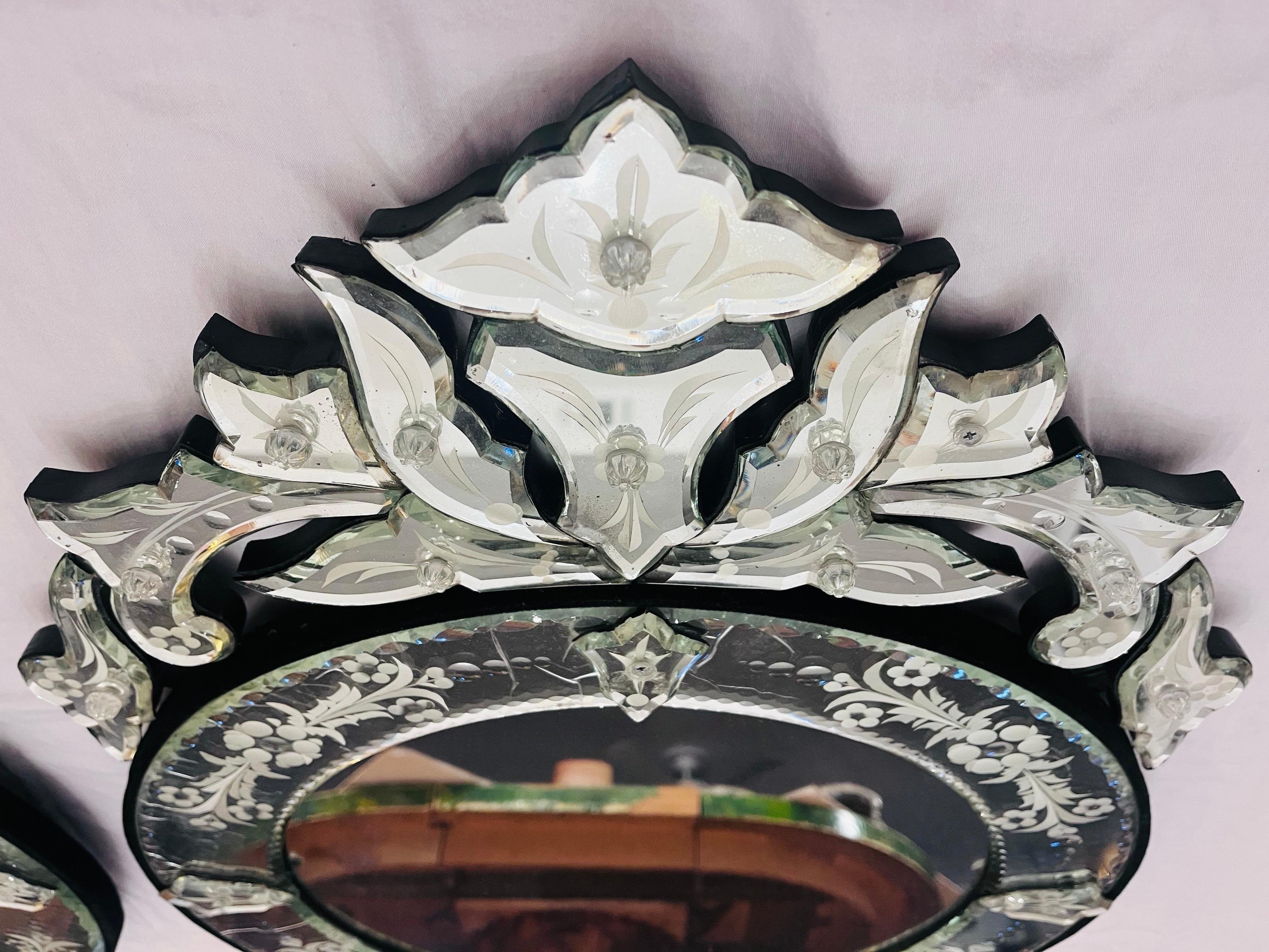 Pair of Large Ornate Venetian Mirrors of Round Tondo Form with Foliate Designs For Sale 2