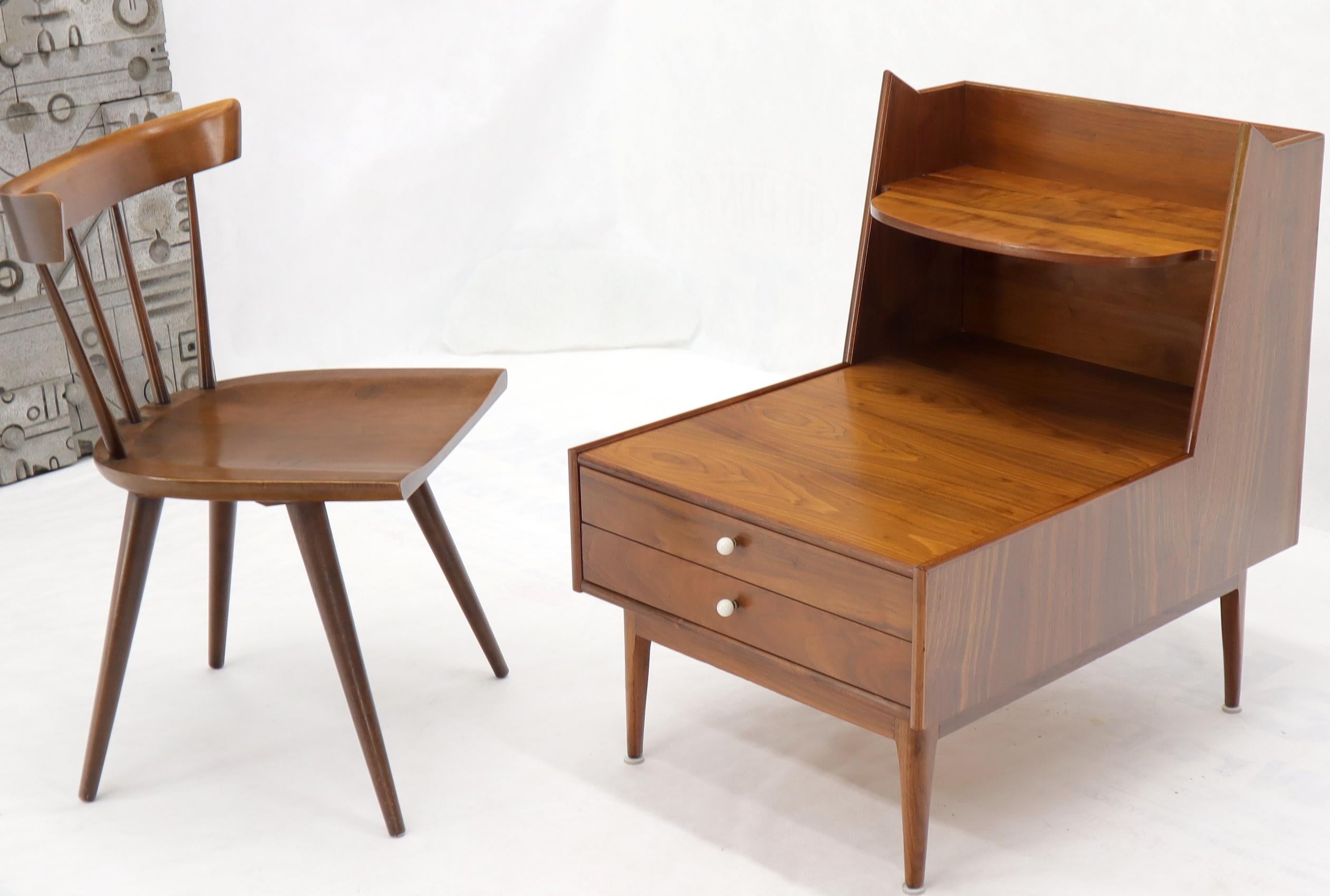 Pair of stunning oiled walnut finish end side tables nightstands by Drexel.