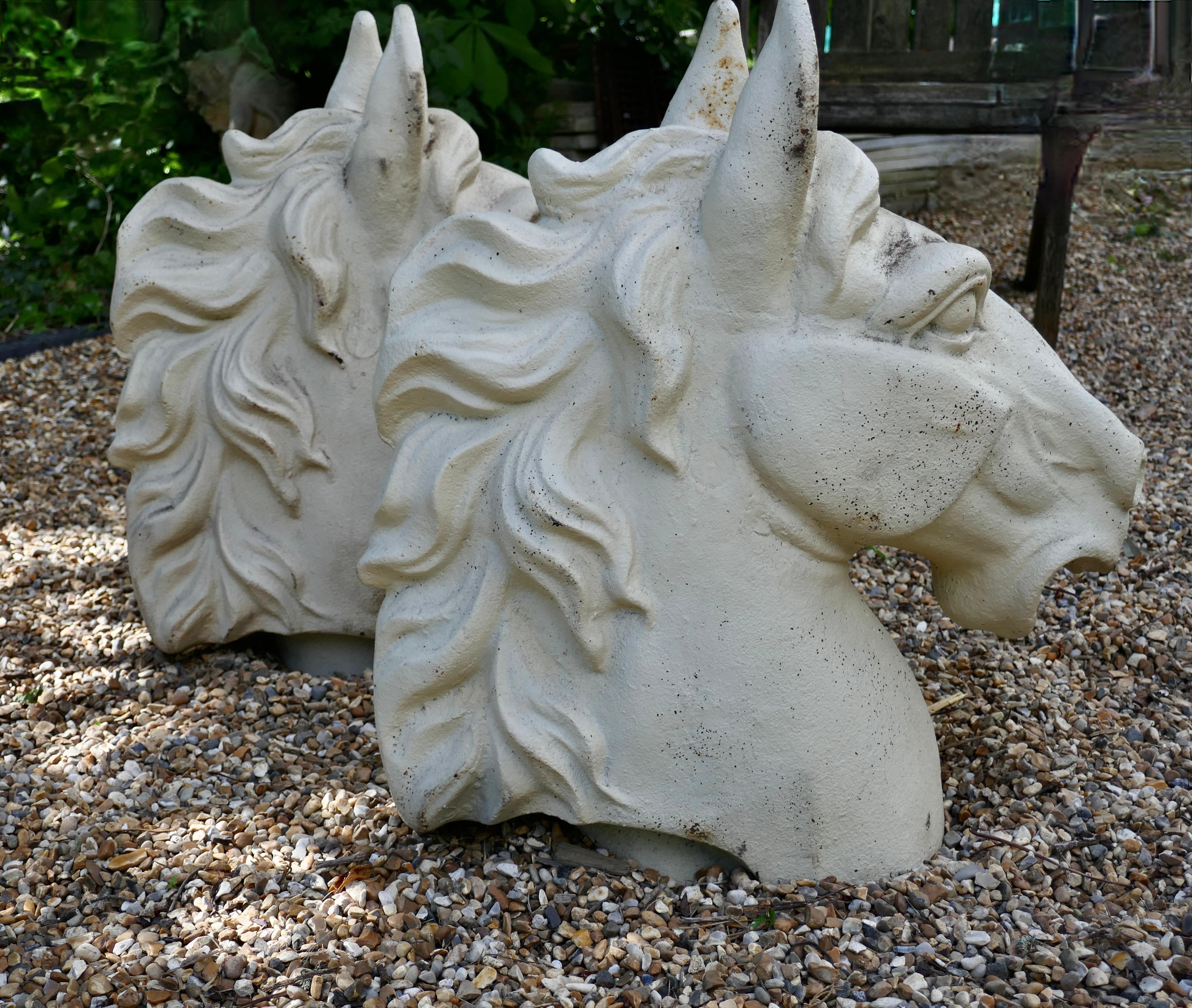 Pair of Large Painted Cast Iron Horse Heads, Gate Post Finials In Good Condition For Sale In Chillerton, Isle of Wight