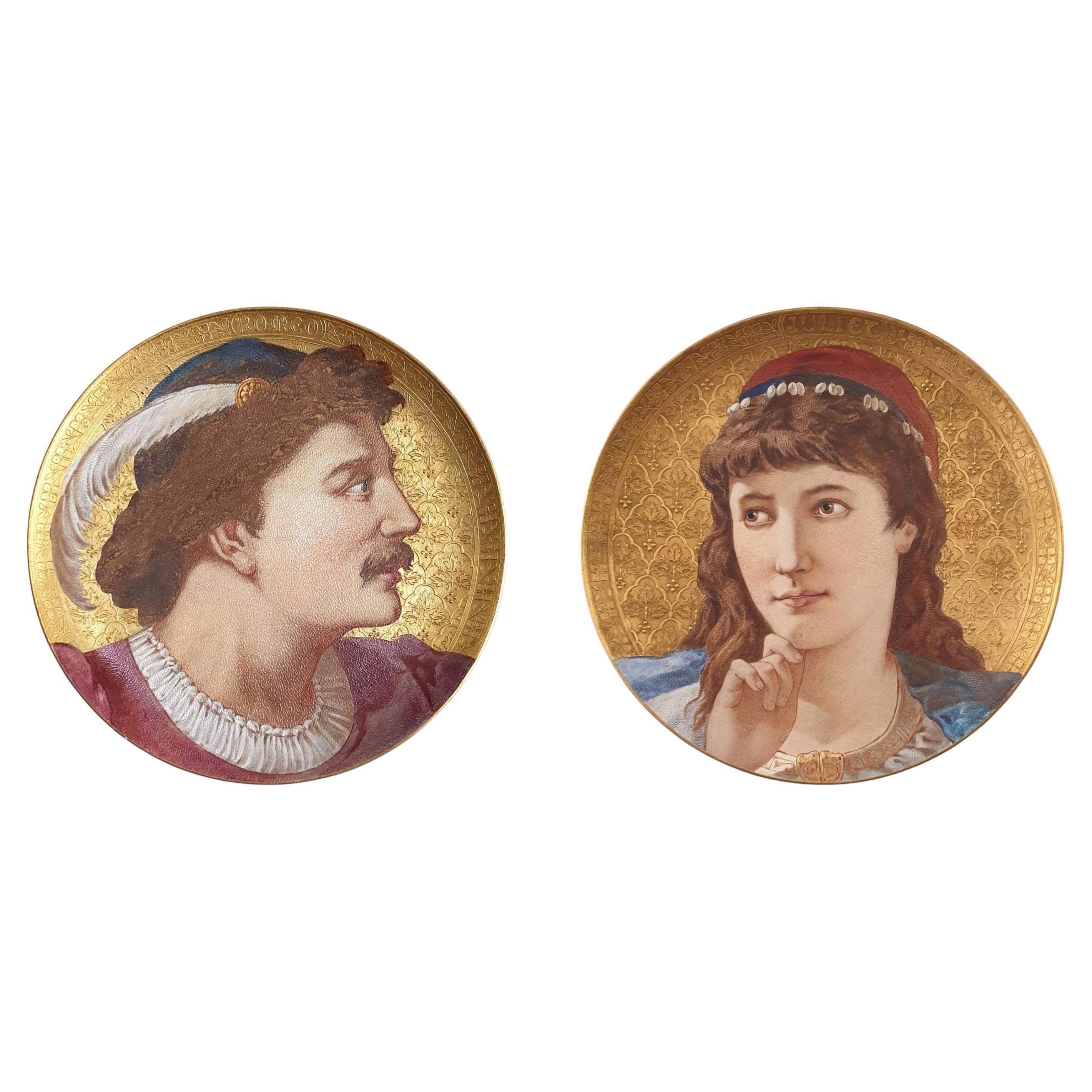 Pareja de grandes medallones pintados y firmados de Romeo y Julieta. Wedgwood 1881.
