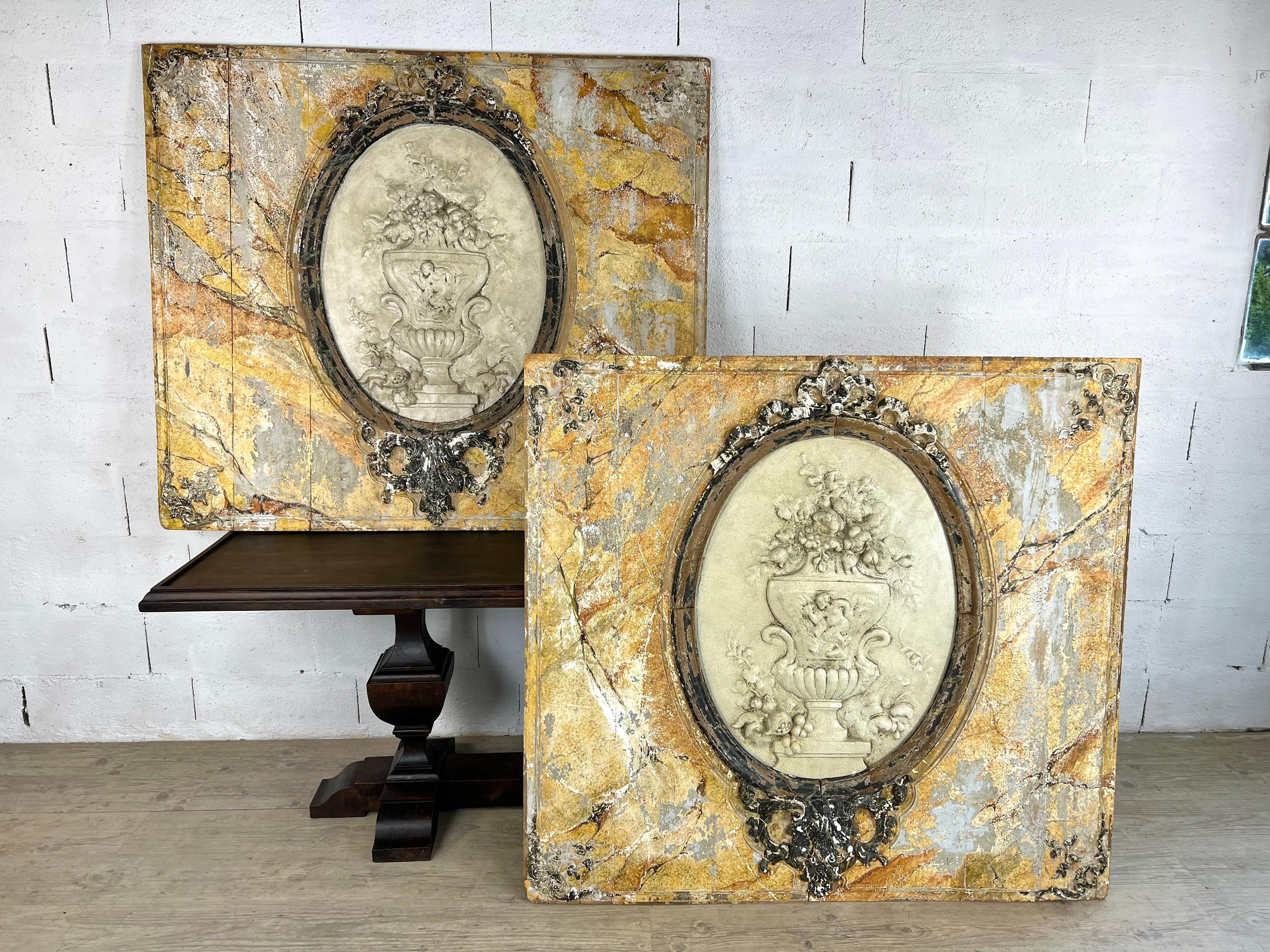 Rococo Paire de grands panneaux de bois peints en vente
