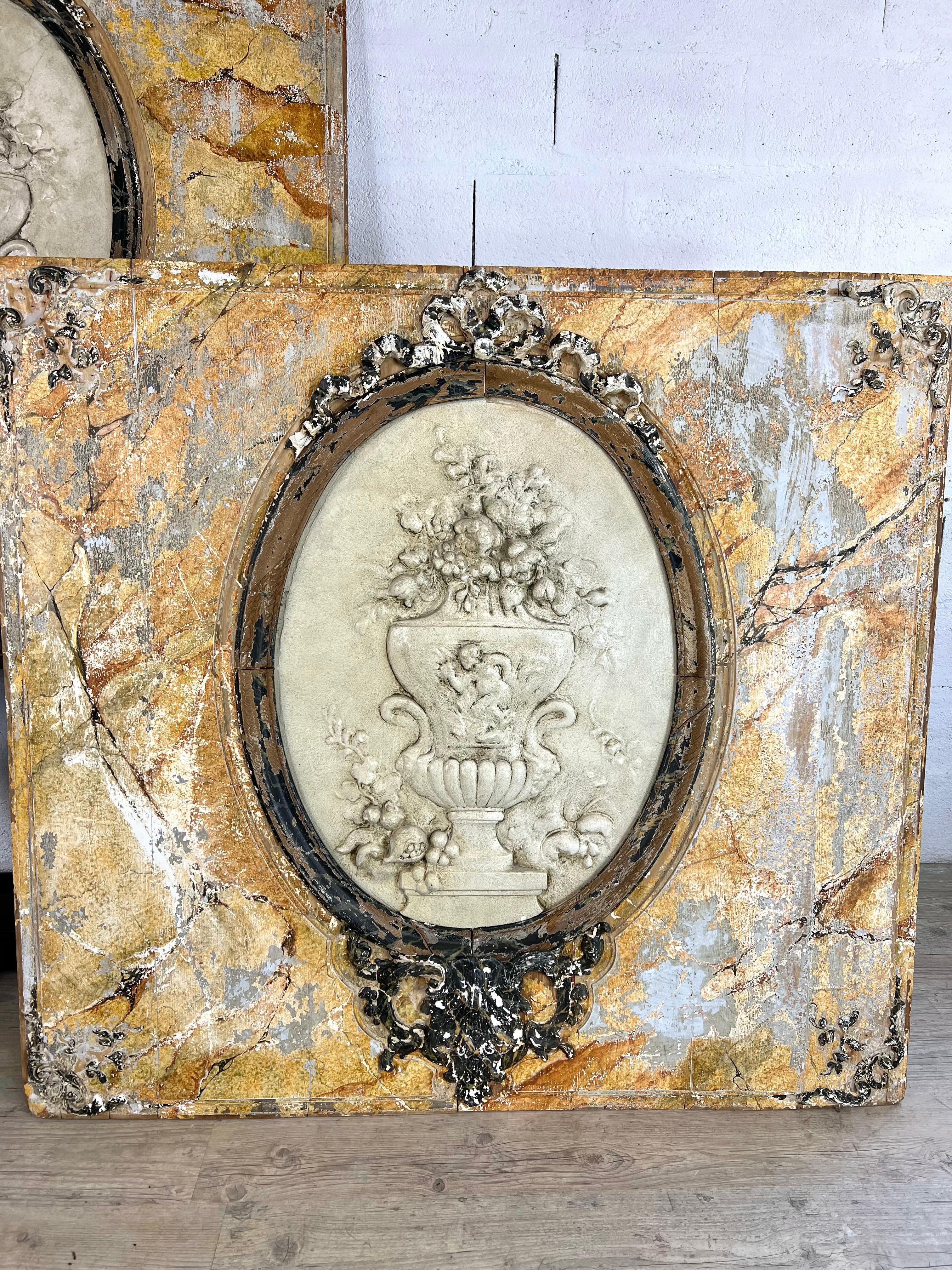 italien Paire de grands panneaux de bois peints en vente