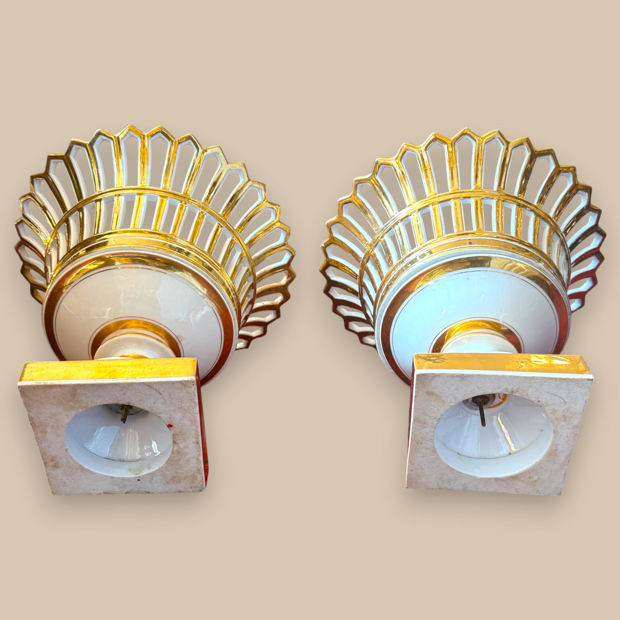 Restaurazione Coppia di grandi porcellane di Charles Paris con doratura, periodo Charles X, circa 1820-1830 in vendita