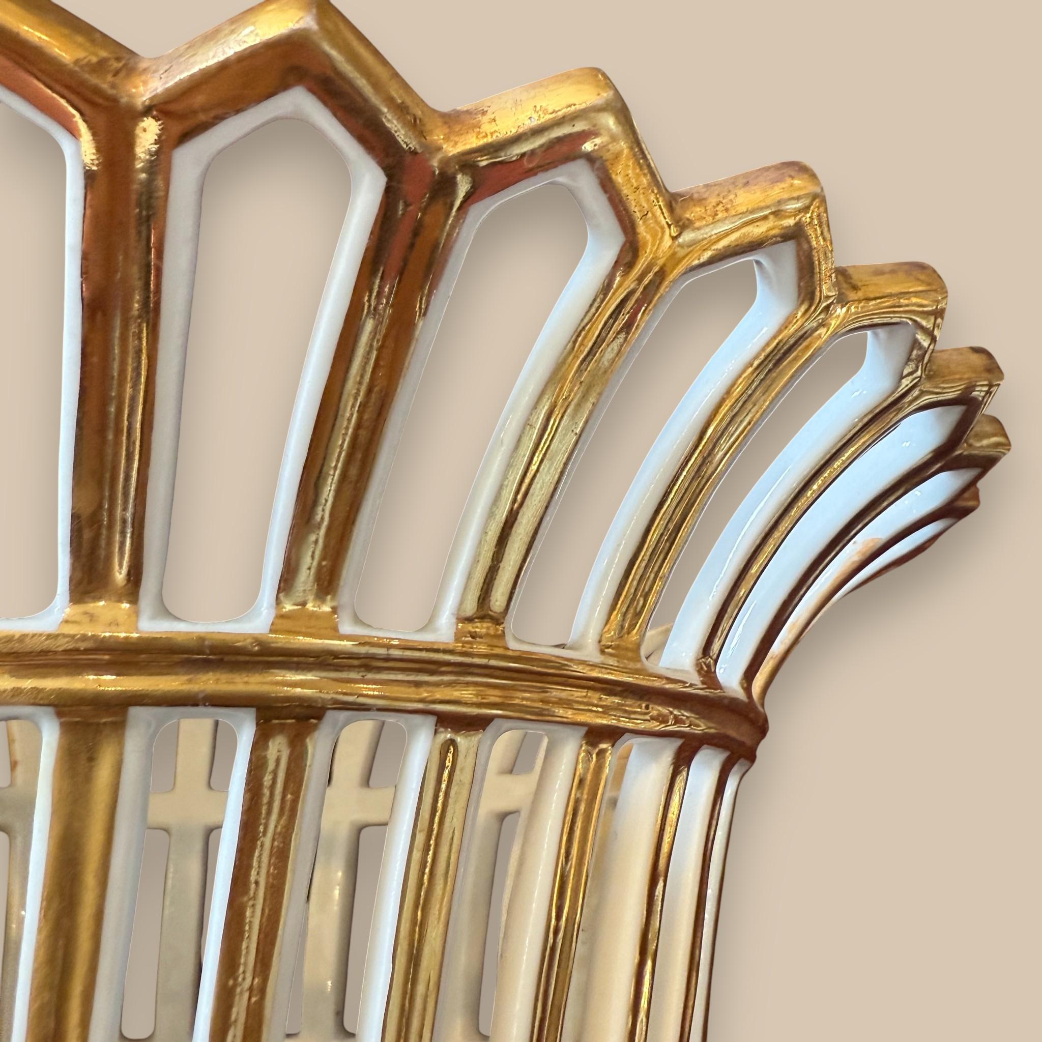 Coppia di grandi porcellane di Charles Paris con doratura, periodo Charles X, circa 1820-1830 in vendita 1