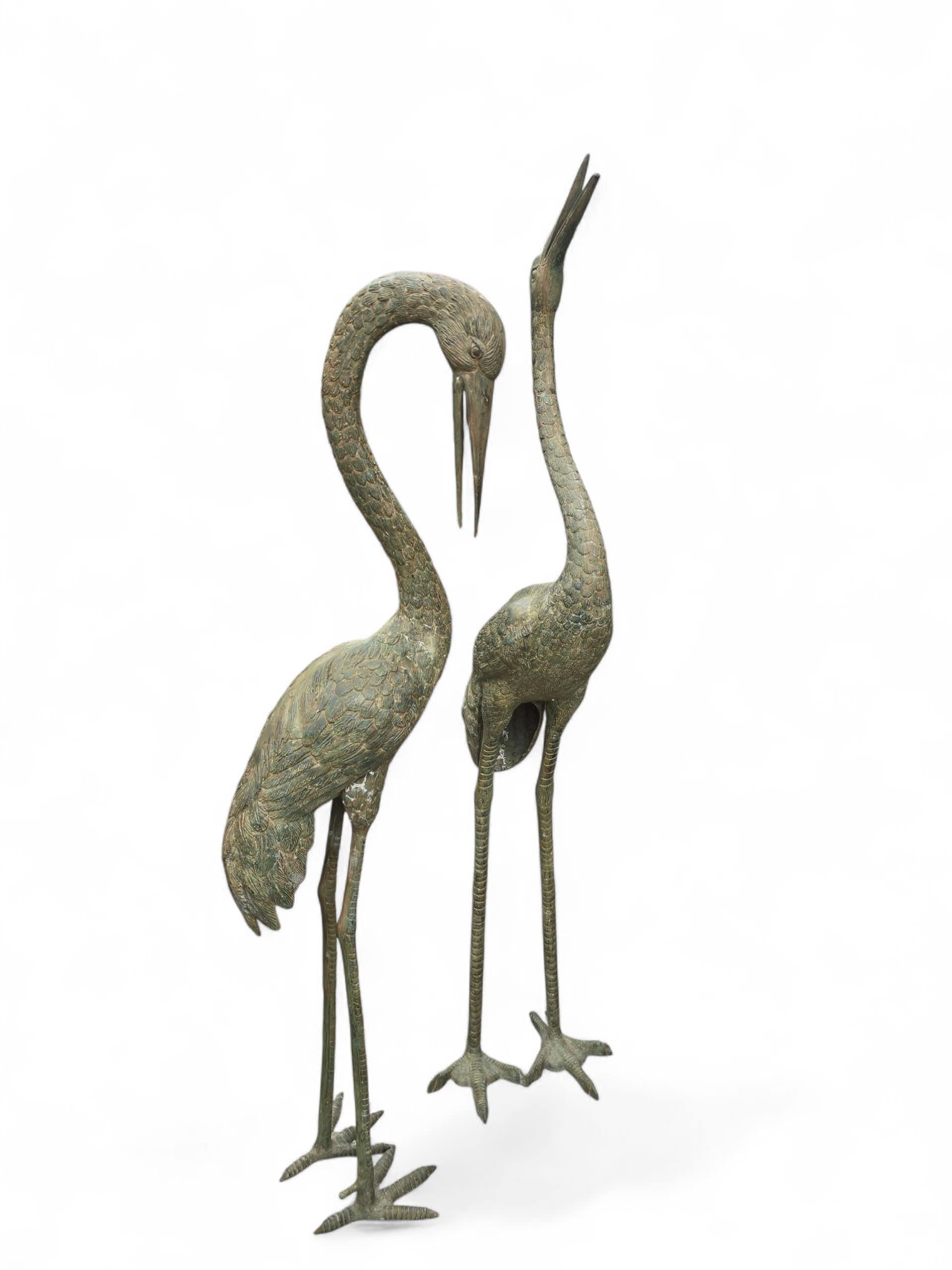Metà XX secolo Coppia di grandi sculture di aironi in bronzo patinato, XX secolo 180 CM in vendita