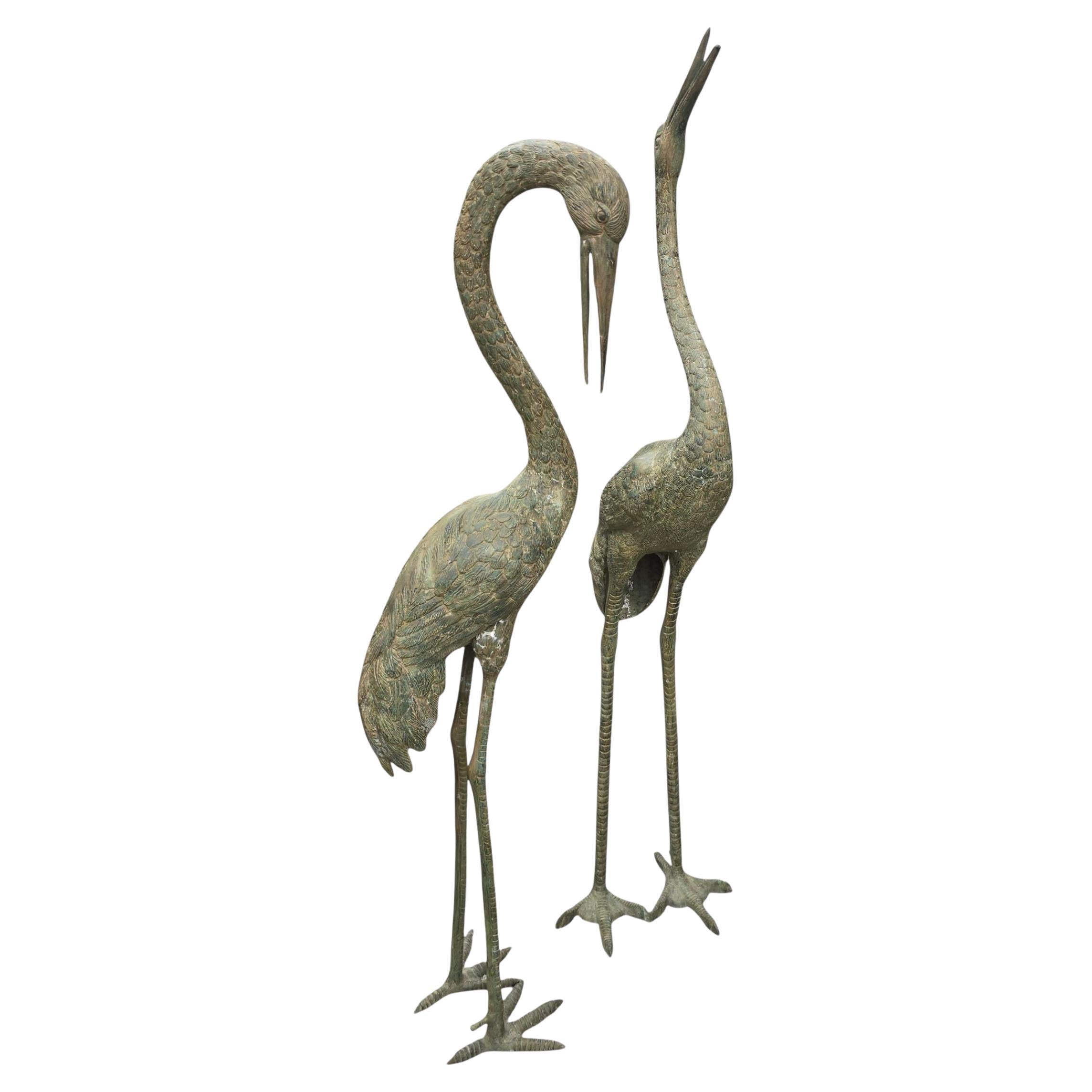 Coppia di grandi sculture di aironi in bronzo patinato, XX secolo 180 CM