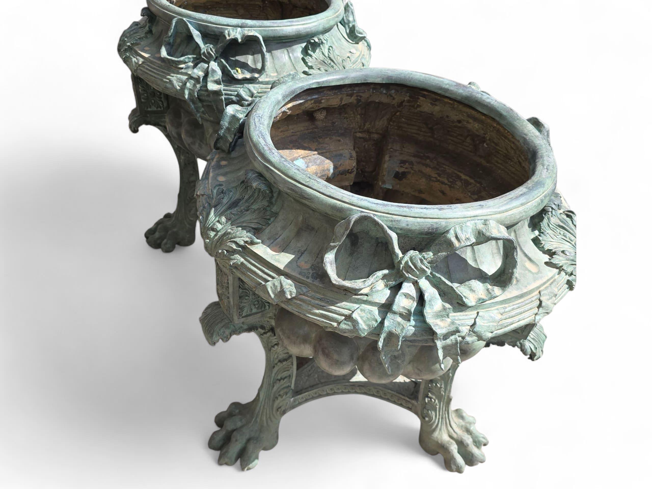 Pair of Large Patinated Bronze Planters with Floral Motifs, 1980s For Sale 10
