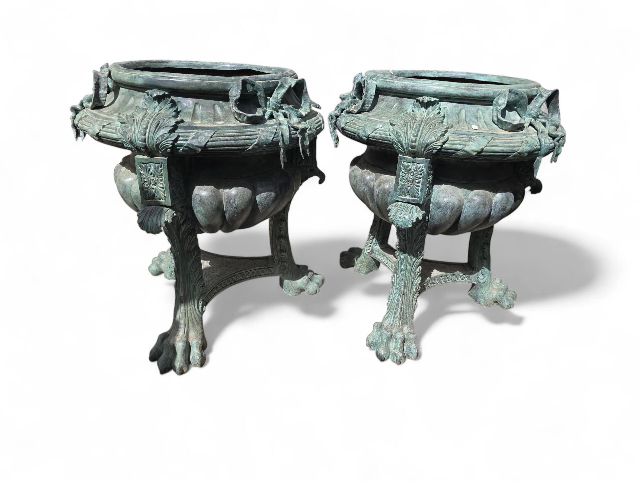 Pair of Large Patinated Bronze Planters with Floral Motifs, 1980s In Good Condition For Sale In Madrid, ES