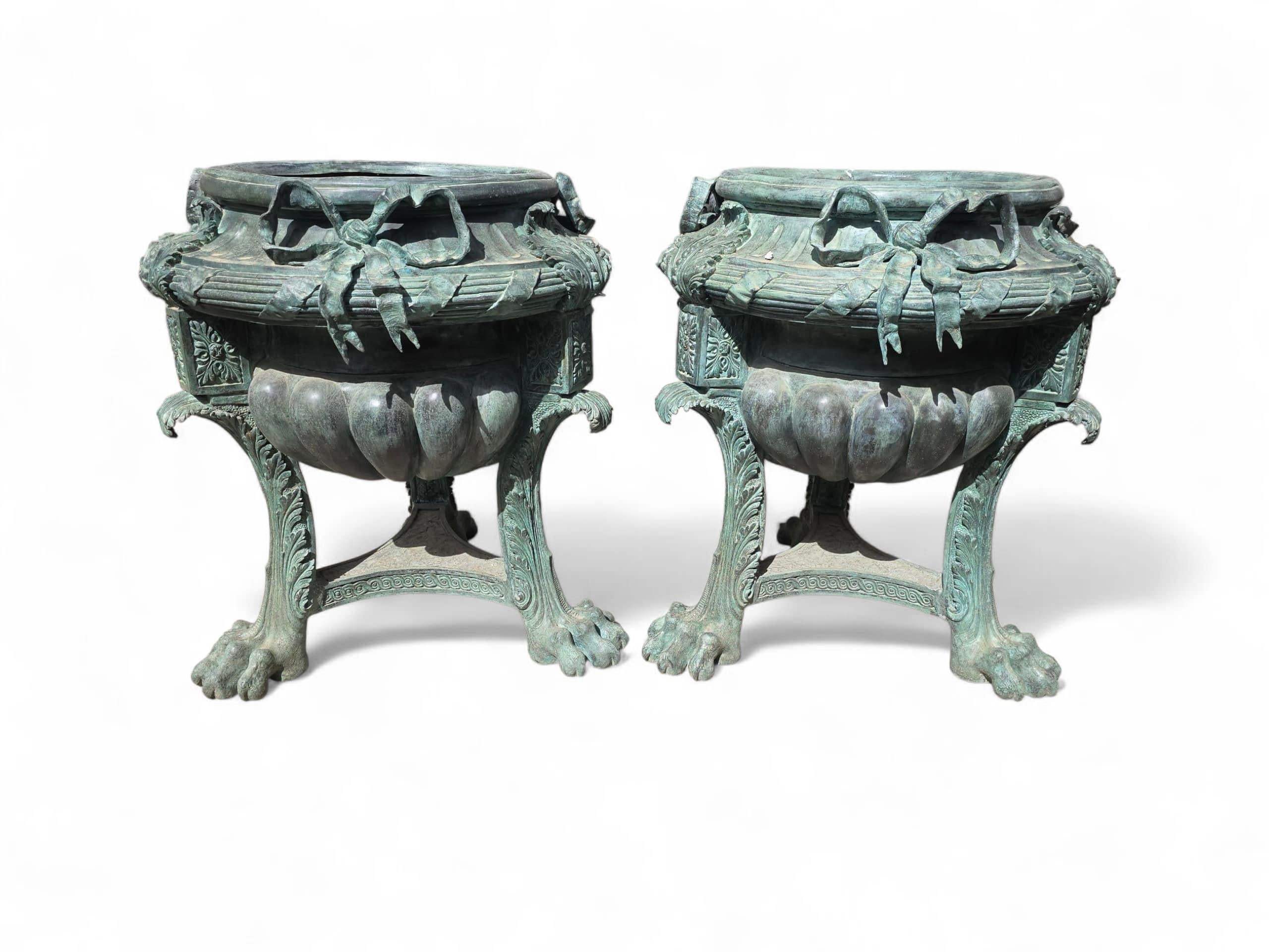 Pair of Large Patinated Bronze Planters with Floral Motifs, 1980s For Sale 1