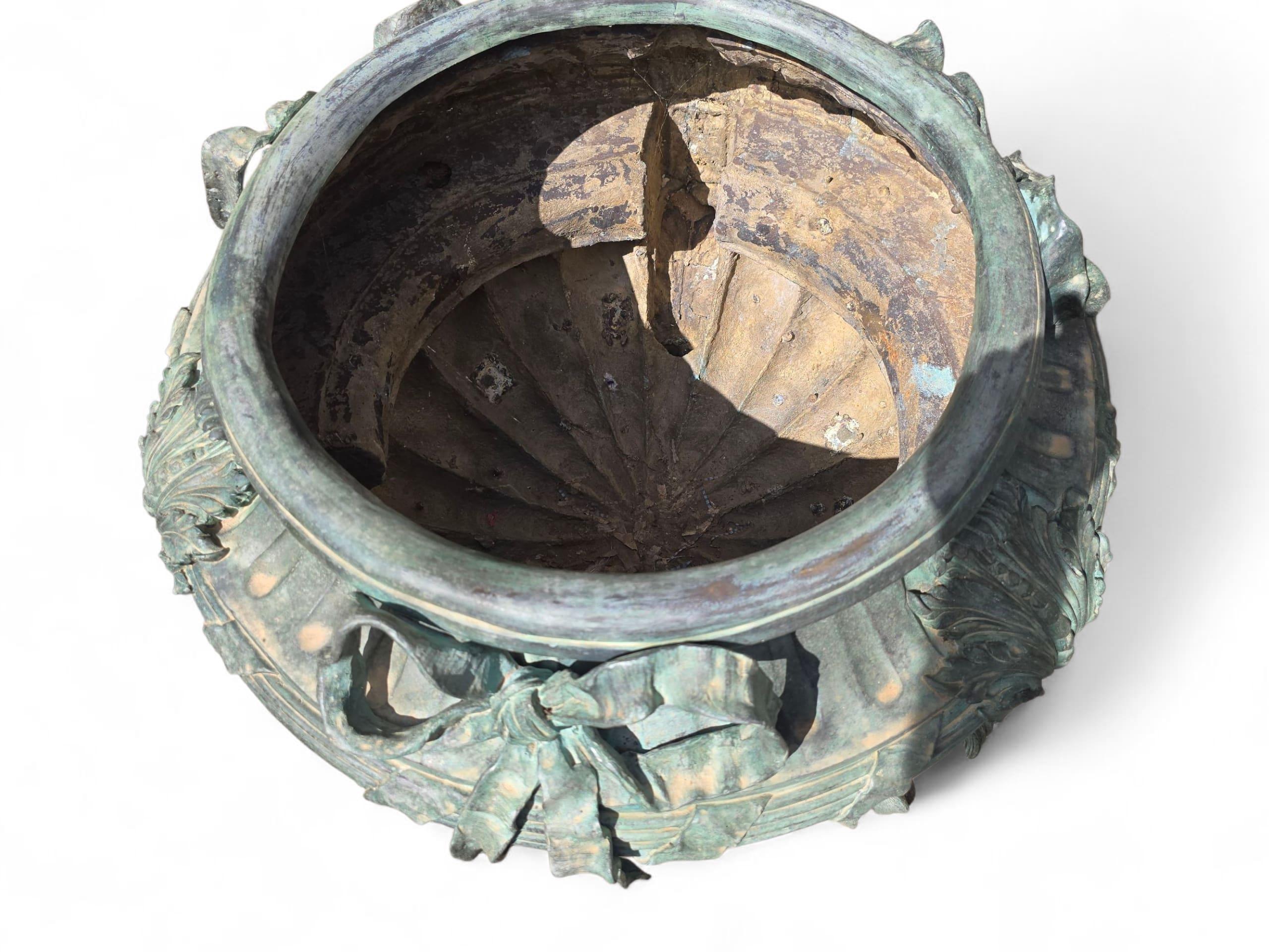 Pair of Large Patinated Bronze Planters with Floral Motifs, 1980s For Sale 5
