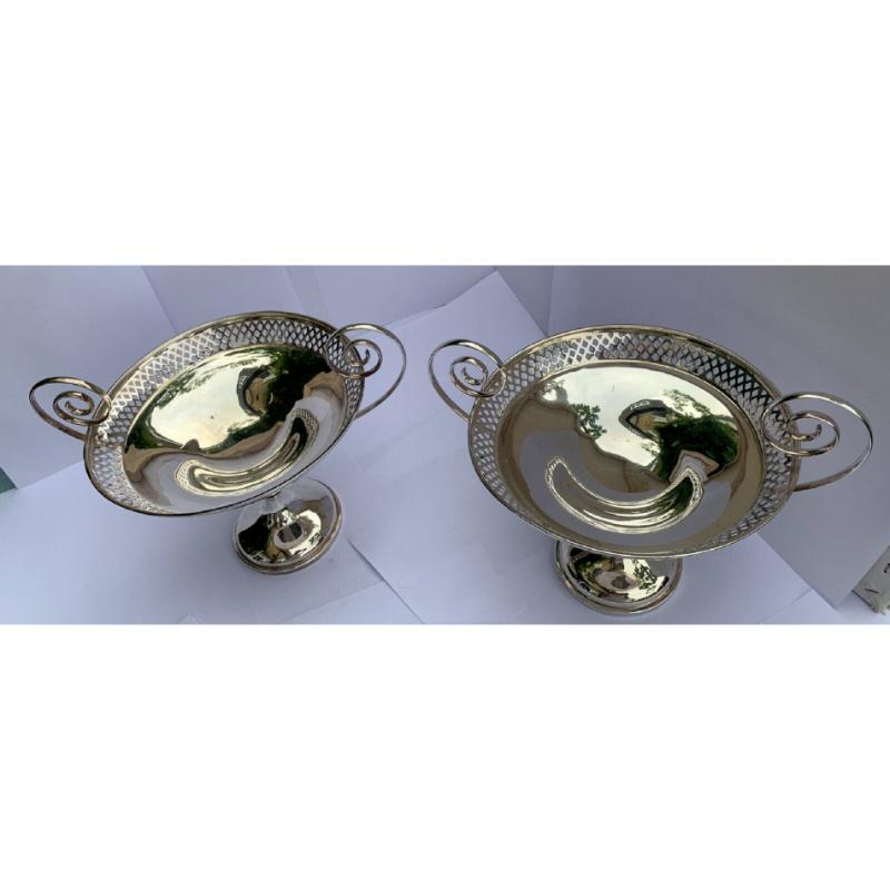 Women's or Men's Pair of Large Pierced Sterling Silver Tazzas by Walker & Hall, 1912 For Sale