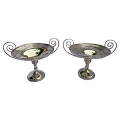 Coppia di grandi tazze in argento 925 traforate di Walker & Hall, 1912