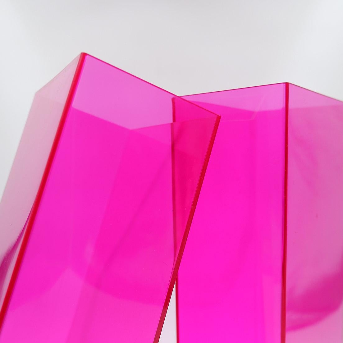 Coppia di grandi vasi rosa in acrilico - Modern 21th in vendita 5