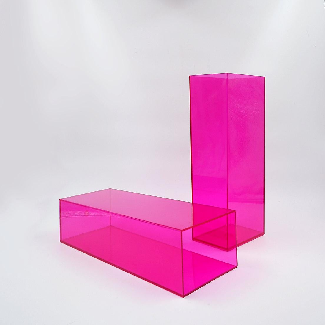 Acrilico Coppia di grandi vasi rosa in acrilico - Modern 21th in vendita