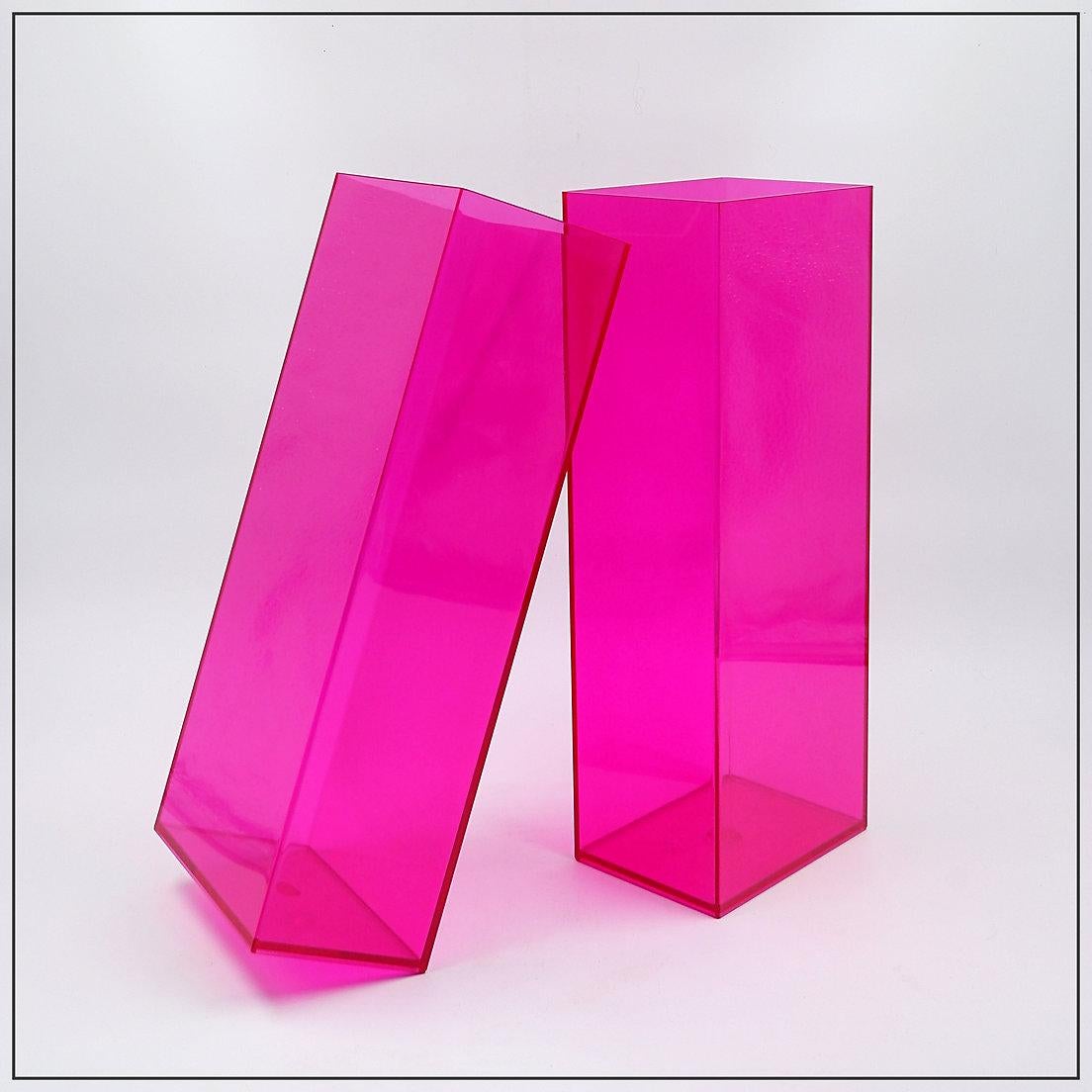 Coppia di grandi vasi rosa in acrilico - Modern 21th in vendita 2
