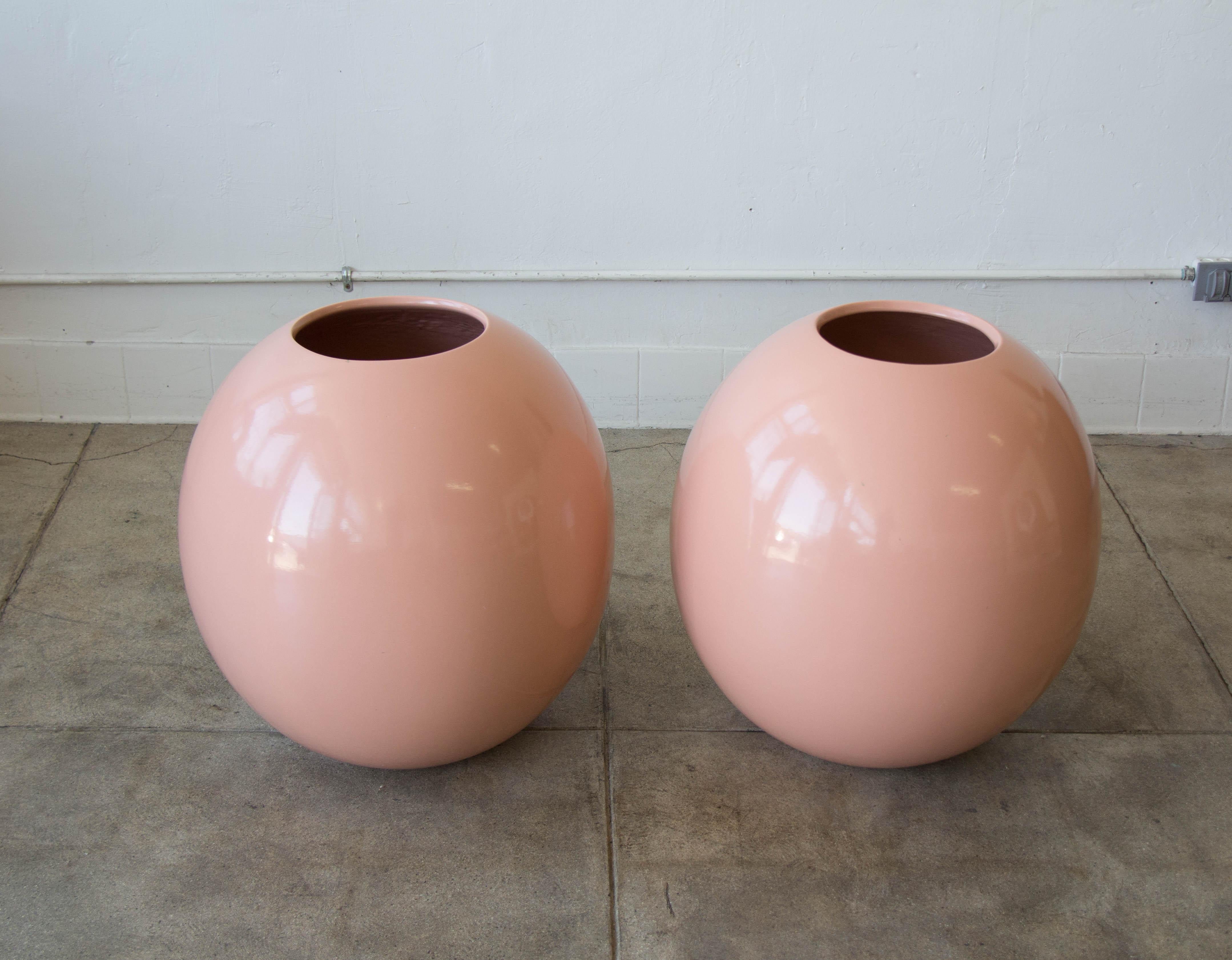 A pair of fabulously large, rounded glazed planters in 'millennial pink' by ceramics artist Marilyn Kay Austin for Architectural Pottery. This example, called the floor vase, has an almost spherical design with a small 9.25