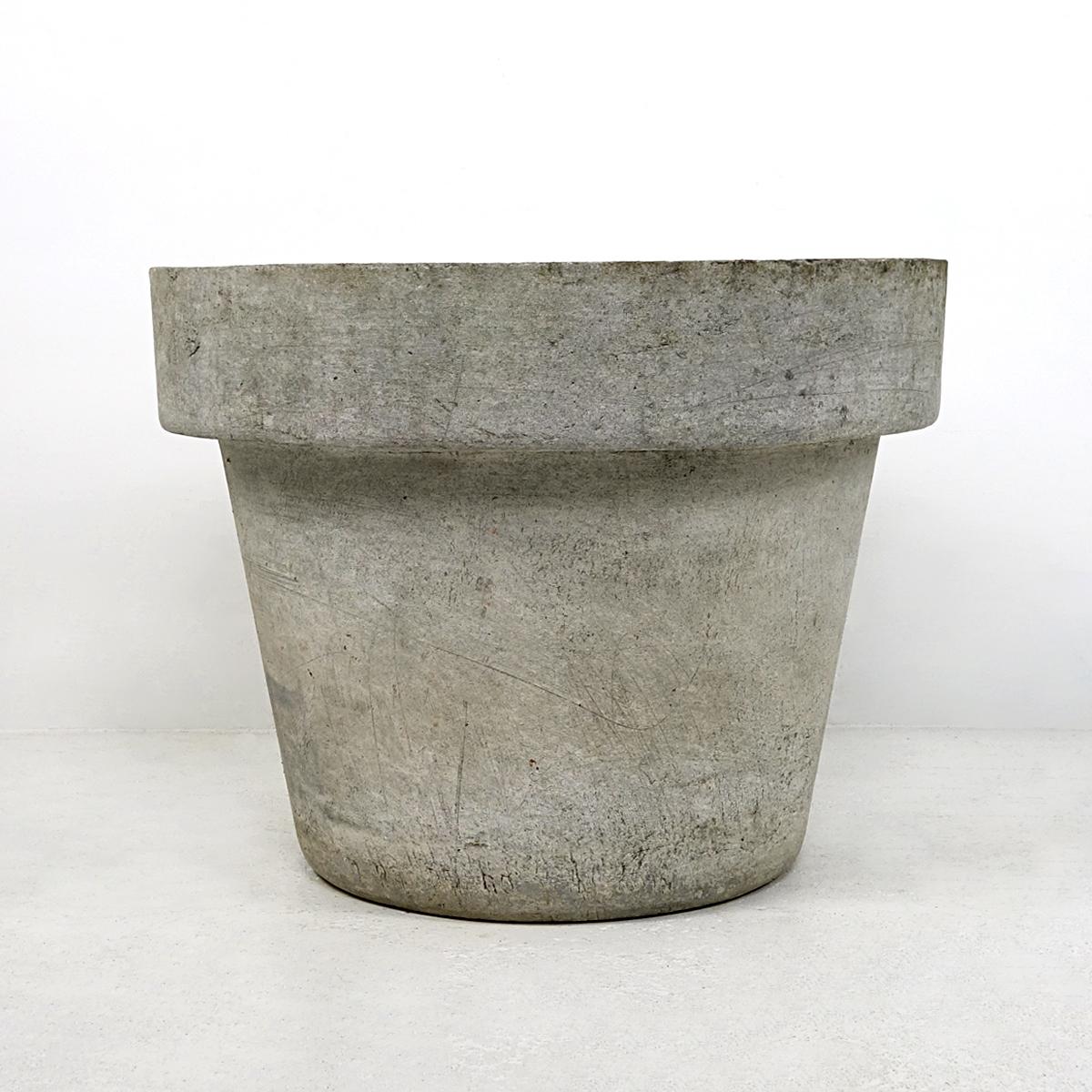 Mid-Century Modern Pair of Large Planters in the Shape of Flower Pots by Willy Guhl for Eternit