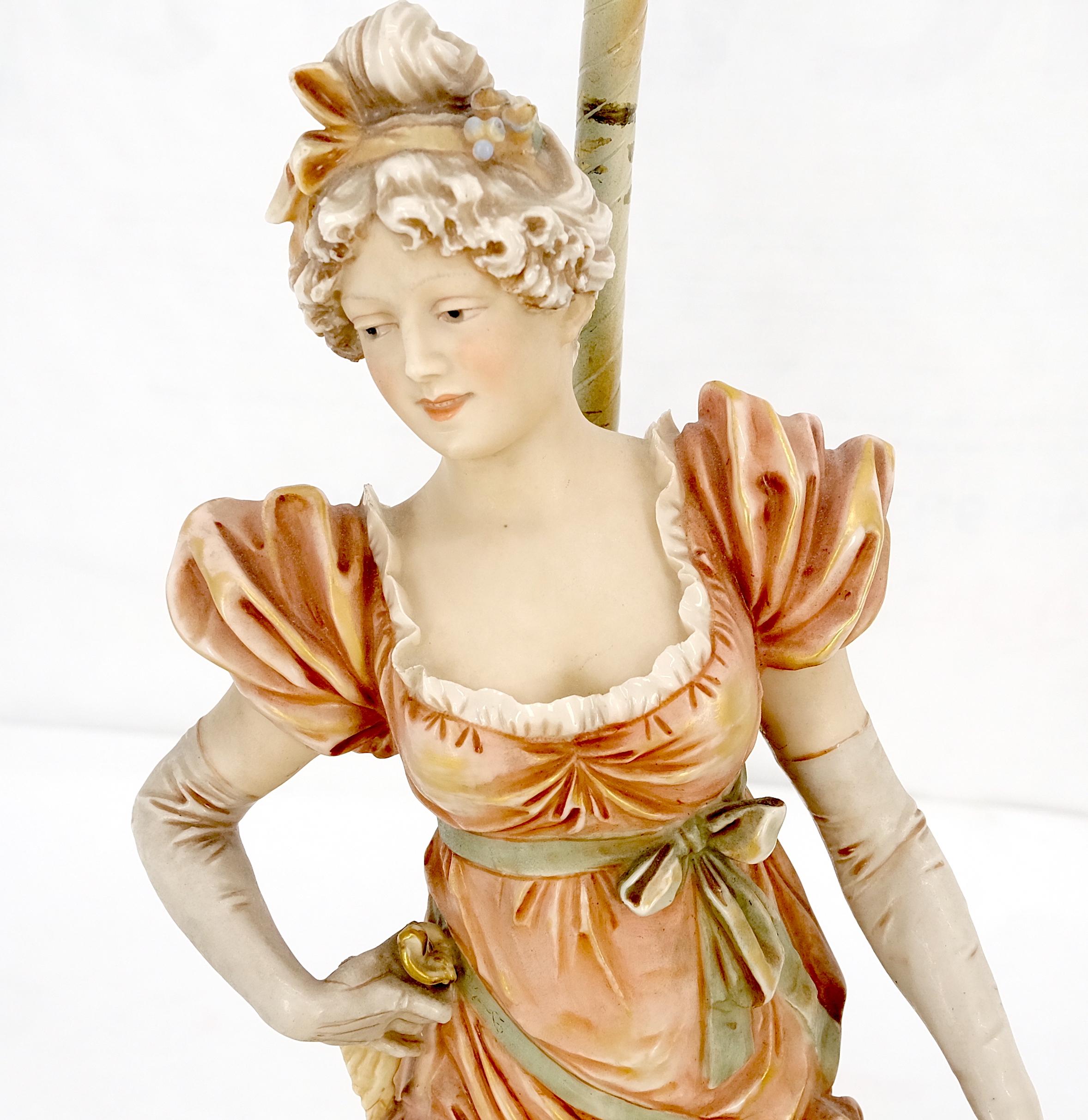 Coppia di grandi lampade da tavolo in porcellana e ceramica danzante molto belle MINT! in vendita 2