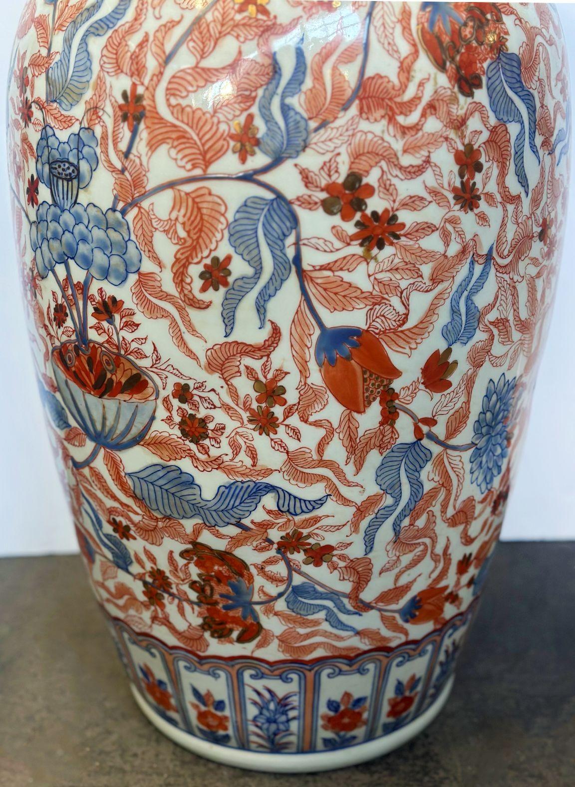 Pair of Large Porcelain Rippled Japanese Imari Vases, c. 1900's For Sale 1