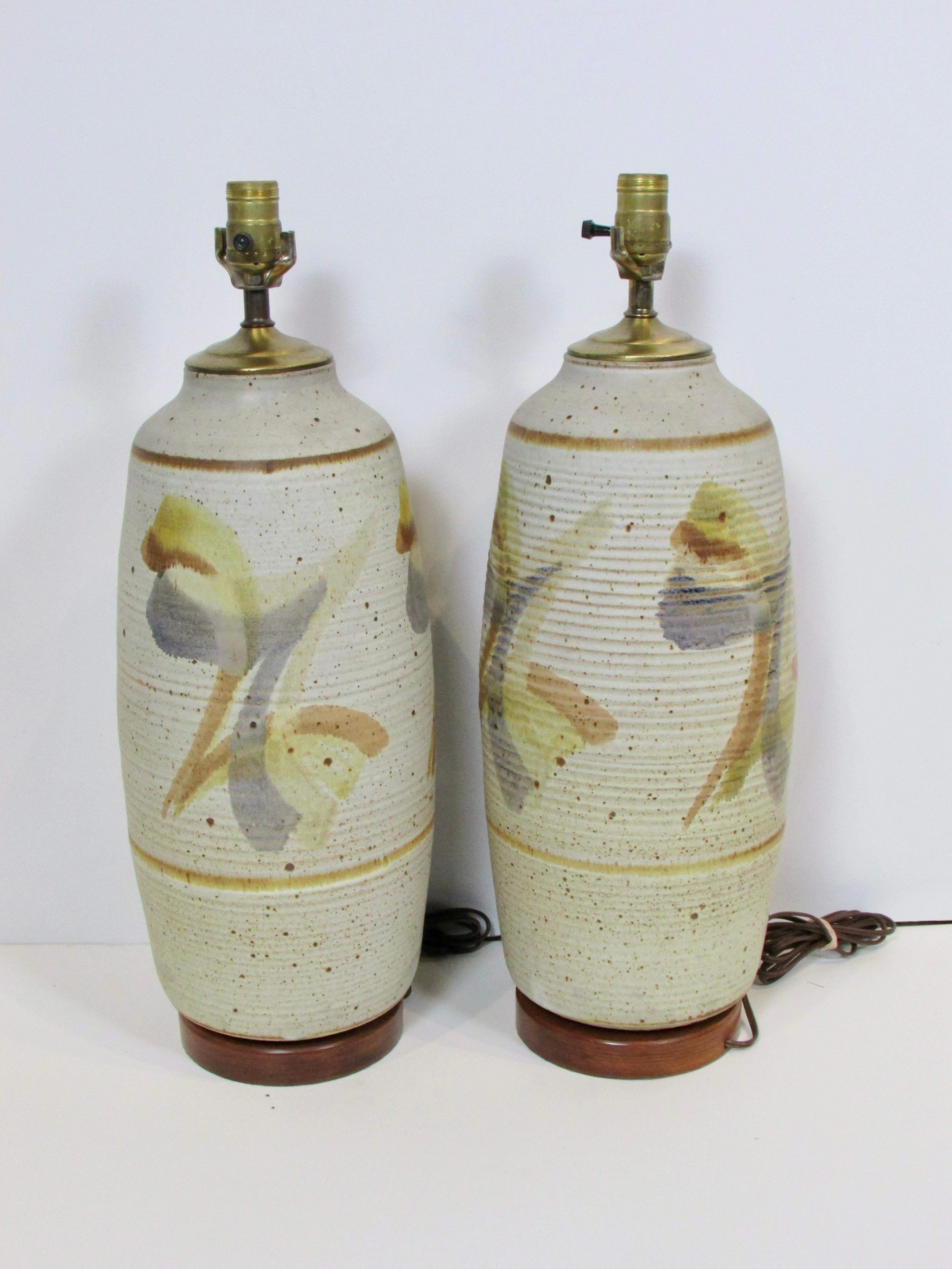 Pair of Large pottery table lamps In Good Condition For Sale In Ferndale, MI