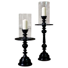 Paire de grands cylindres d'ouragans en bronze moulé Elan Atelier en stock