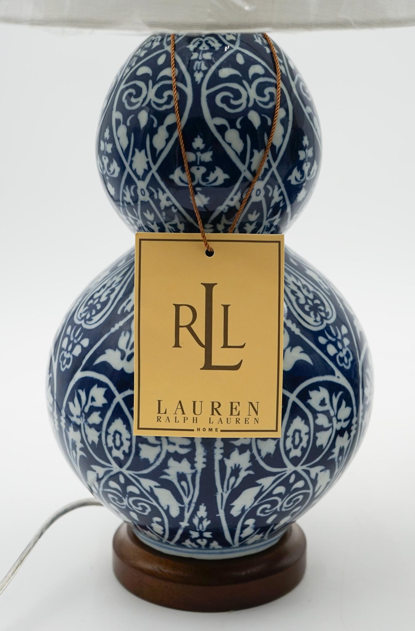 PAR DE GRANDES LÁMPARAS DE MESA DE CERÁMICA AZUL Y BLANCA RALPH LAUREN EX DISPLAY (1/2) en Bueno estado para la venta en Pulborough, GB