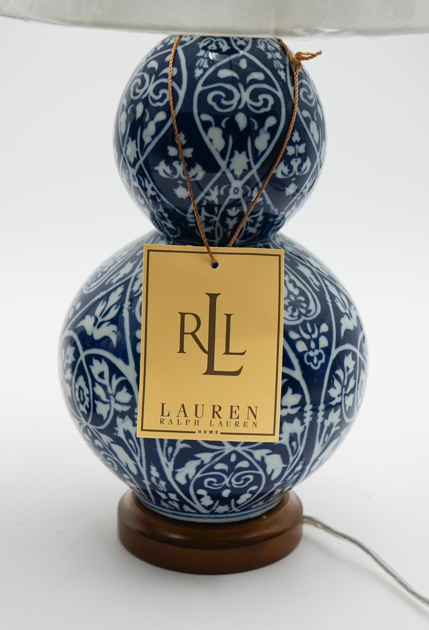 Céramique PAIRE DE GRANDES LAMPES DE TABLE EN CÉRAMIQUE BLEUE & BLANCHE RALPH LAUREN EX DISPLAY (2/2) en vente
