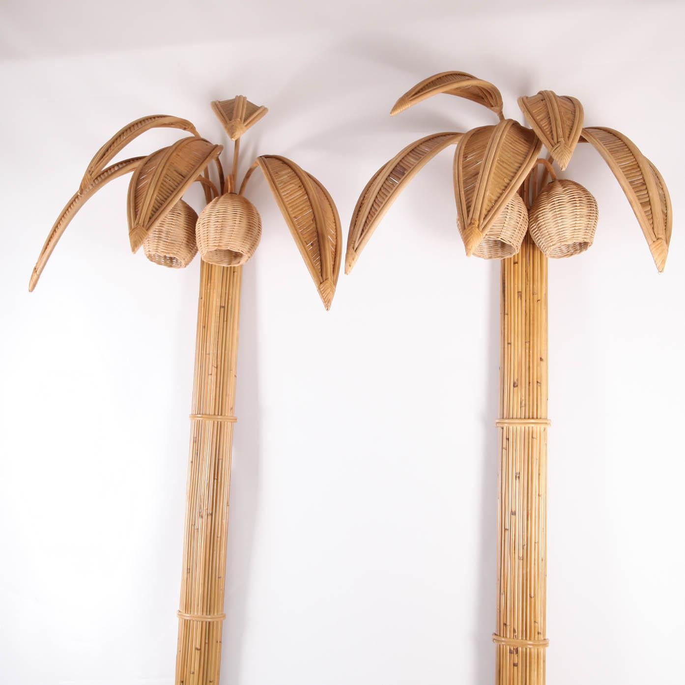 Beautiful pair of large rattan wall lights with 2 lights in the coconuts. 5 removable / adjustable palms. Typical of the seventies. 
High quality of craftsmanship, entirely hand made. Excellent condition.