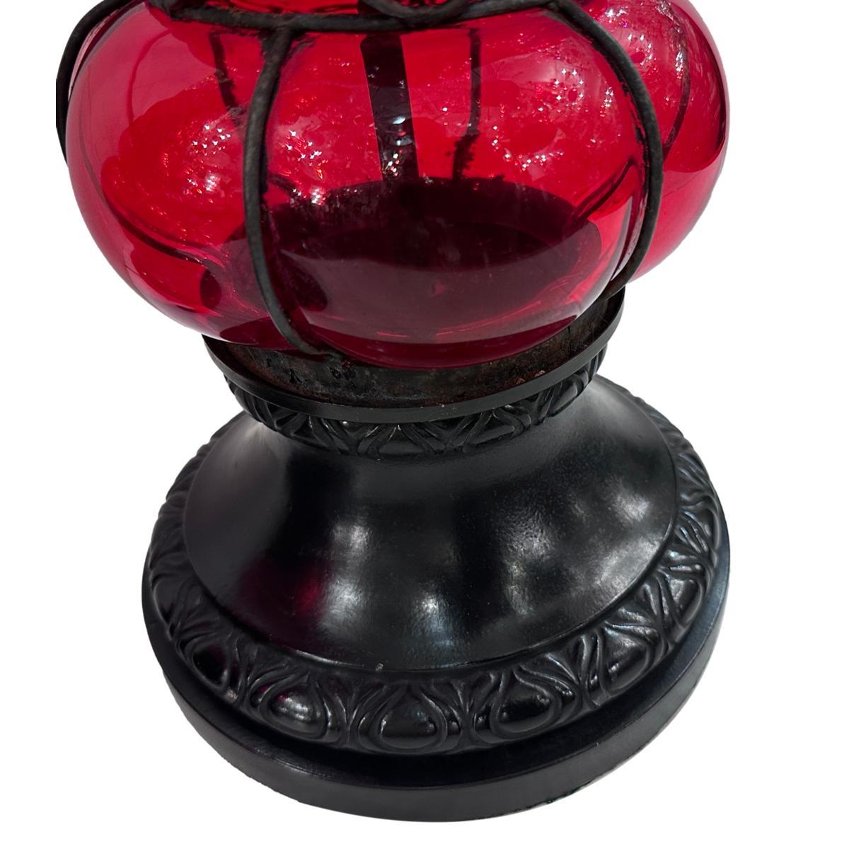 italien Paire de grandes lampes en verre rouge en vente