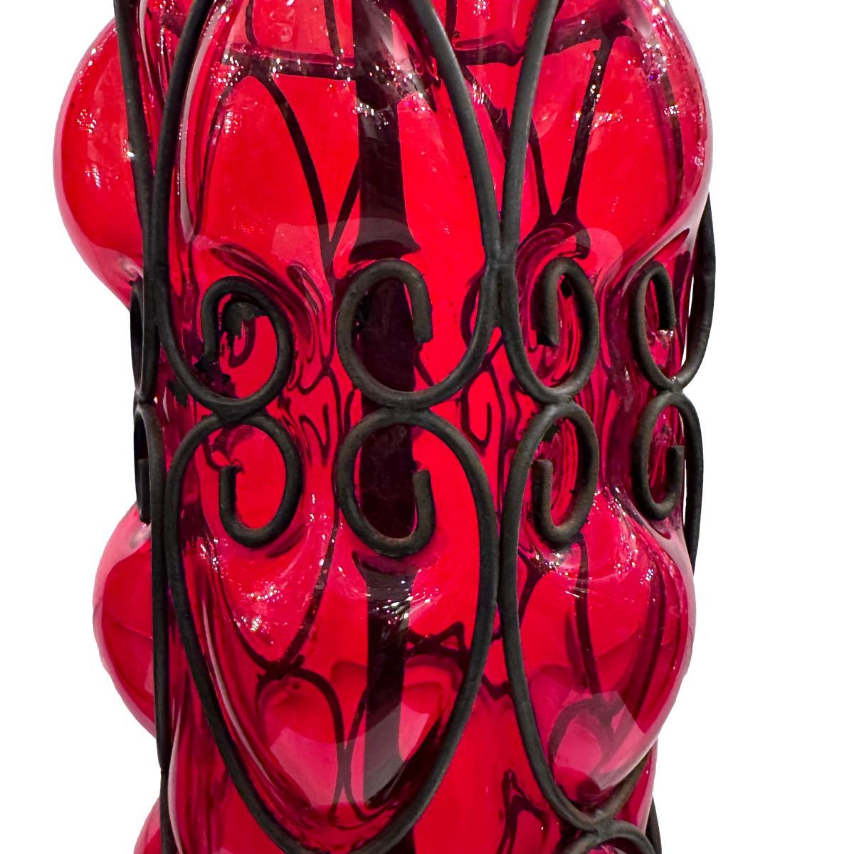 Verre brun Paire de grandes lampes en verre rouge en vente